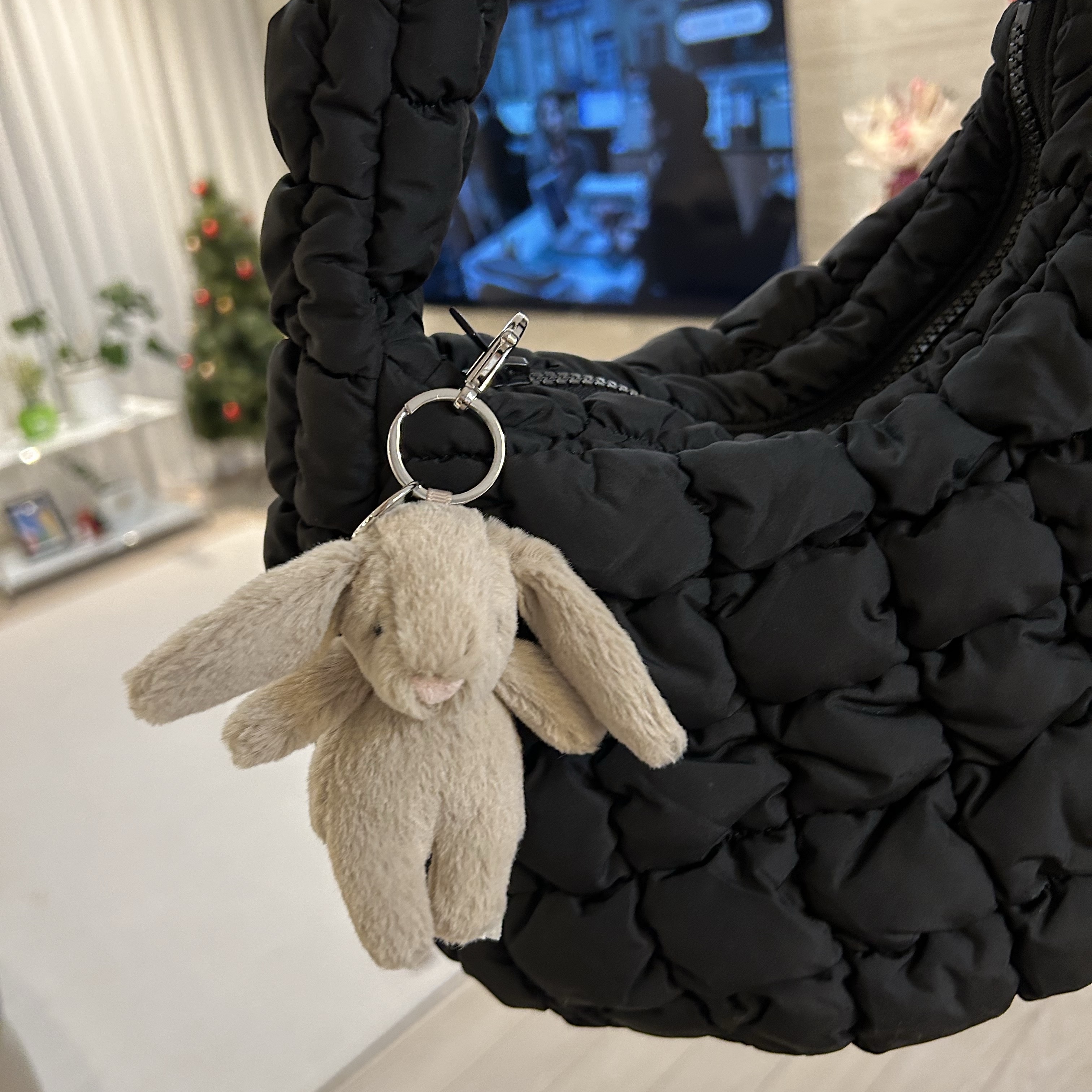 Jellycat Bashful Bunny Bag Charm Beige 착용 스타일