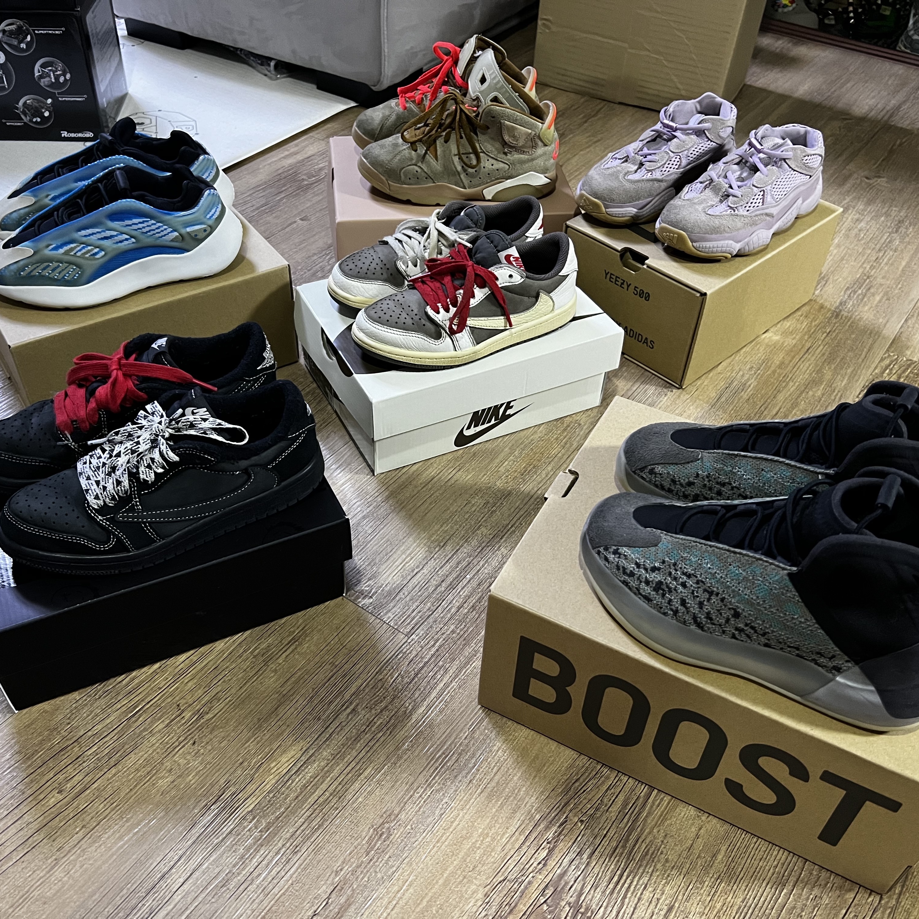 (PS) Jordan 1 x Travis Scott Retro Low OG SP Sail and Ridgerock, (PS) Jordan 1 x Travis Scott Retro Low OG SP Black Phantom 착용 스타일