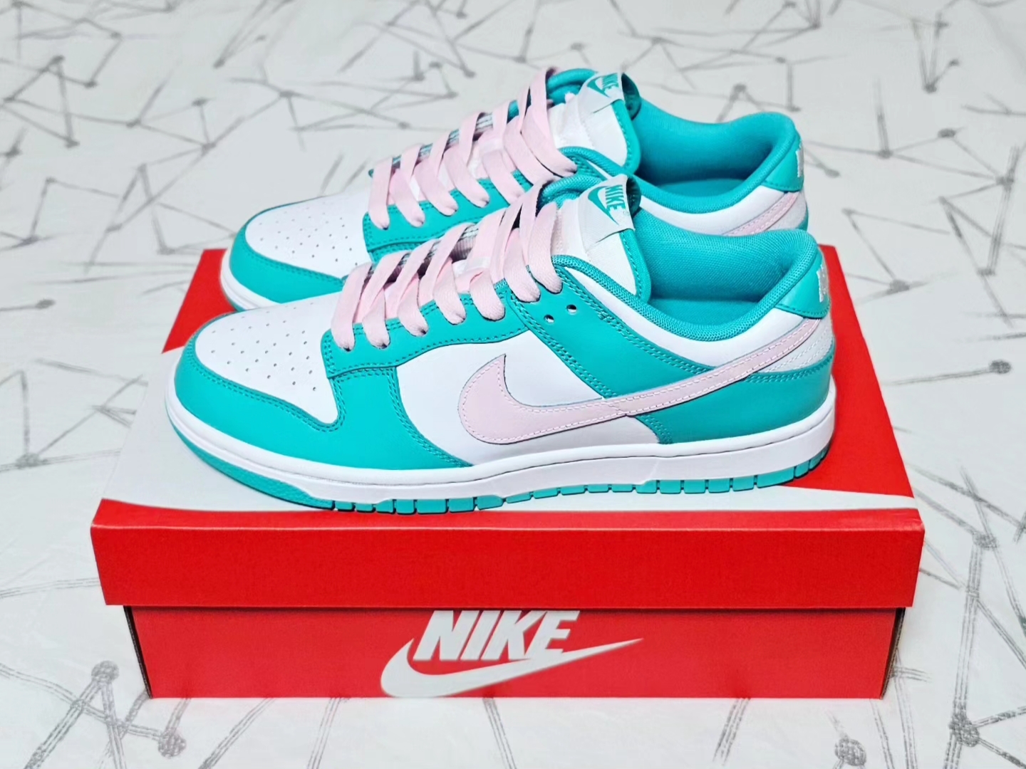 Nike Dunk Low White Clear Jade 착용 스타일 - 2