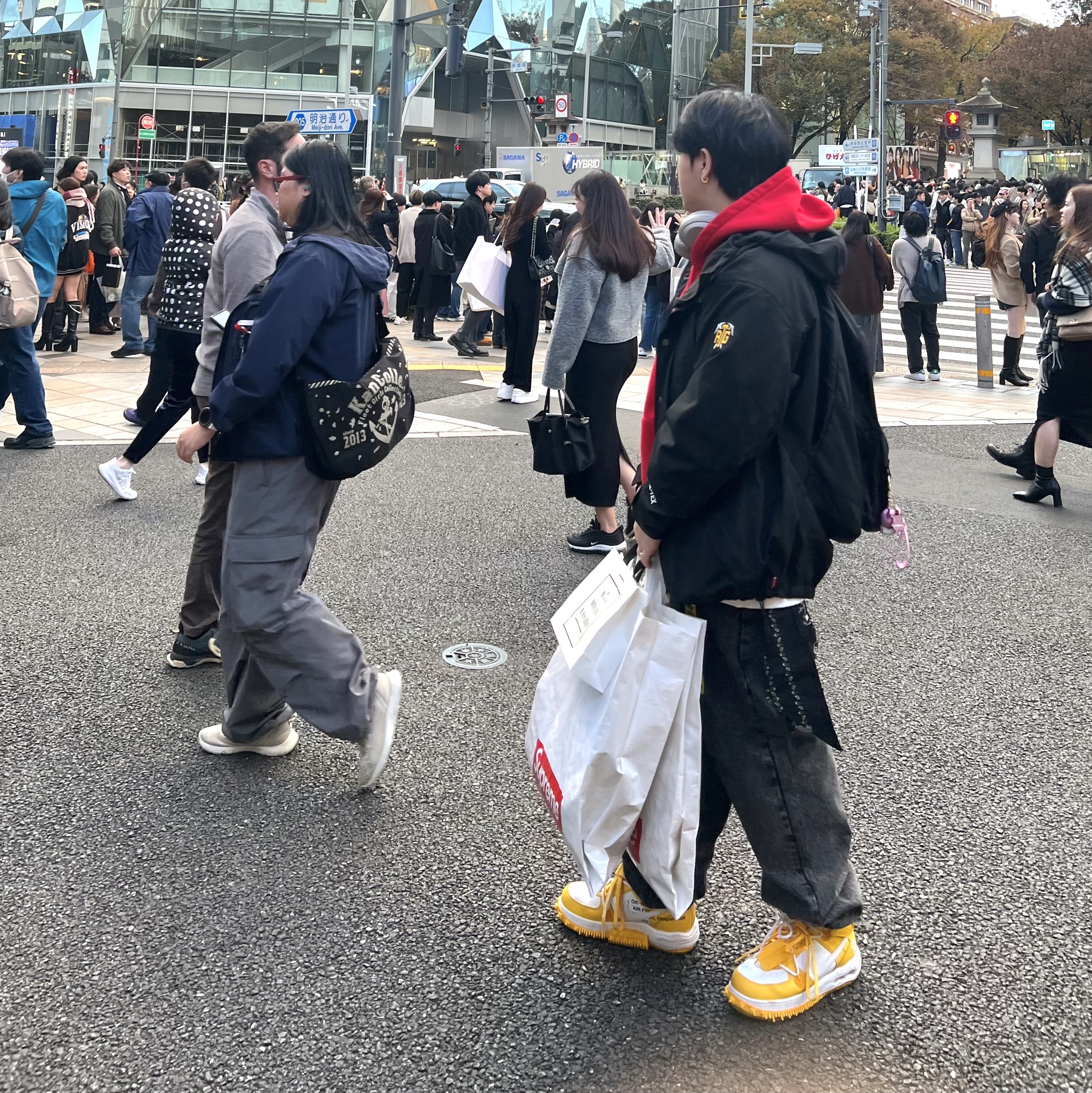 Nike x Off-White Air Force 1 Mid SP Leather Varsity Maize, Supreme x The North Face RTG Jacket + Vest Black - 20SS 착용 스타일 - 1