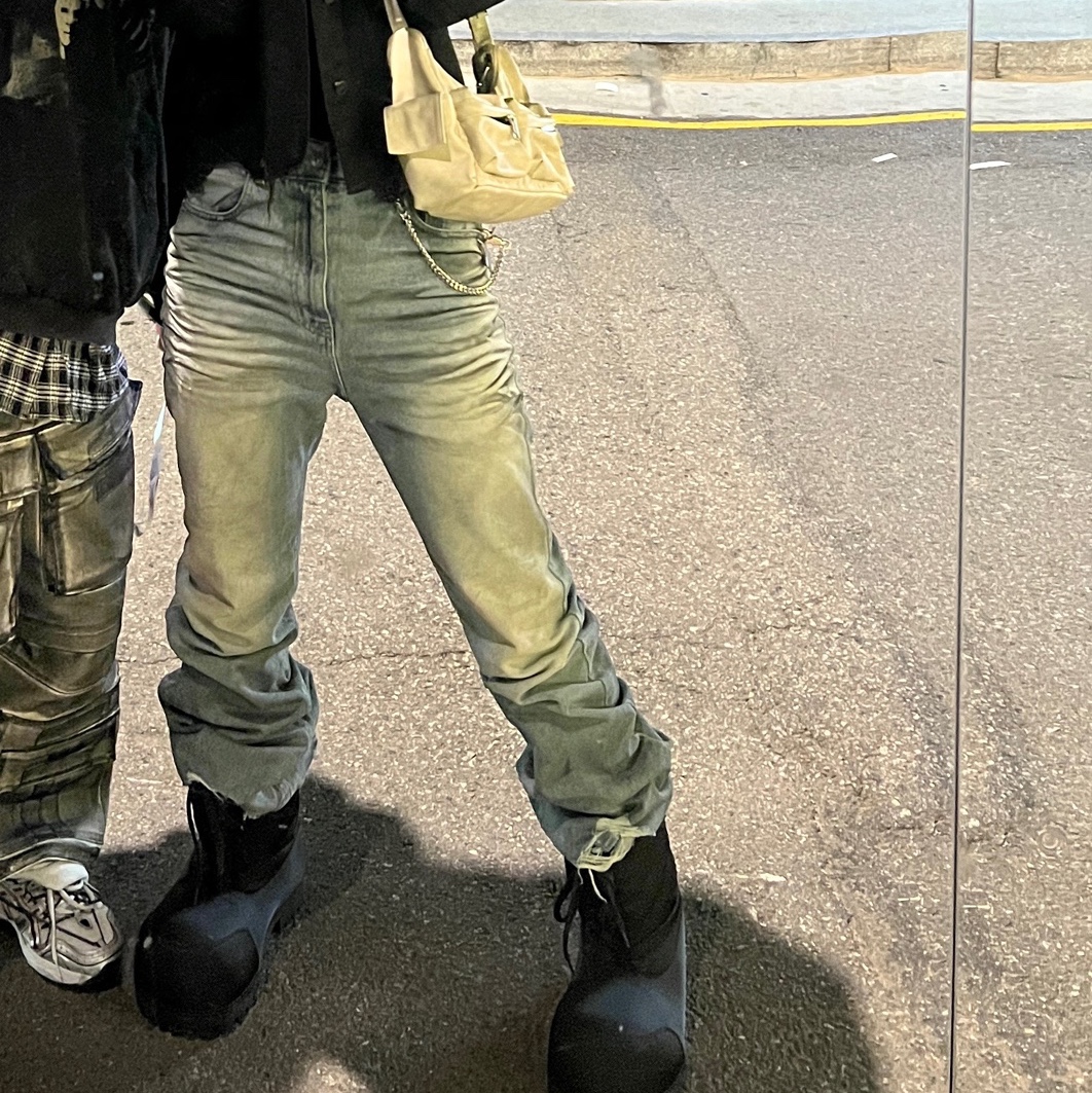 Balenciaga Skiwear Alaska Nylon Low Boot Black, Project G/R Flare Jeans Blue 착용 스타일 - 4