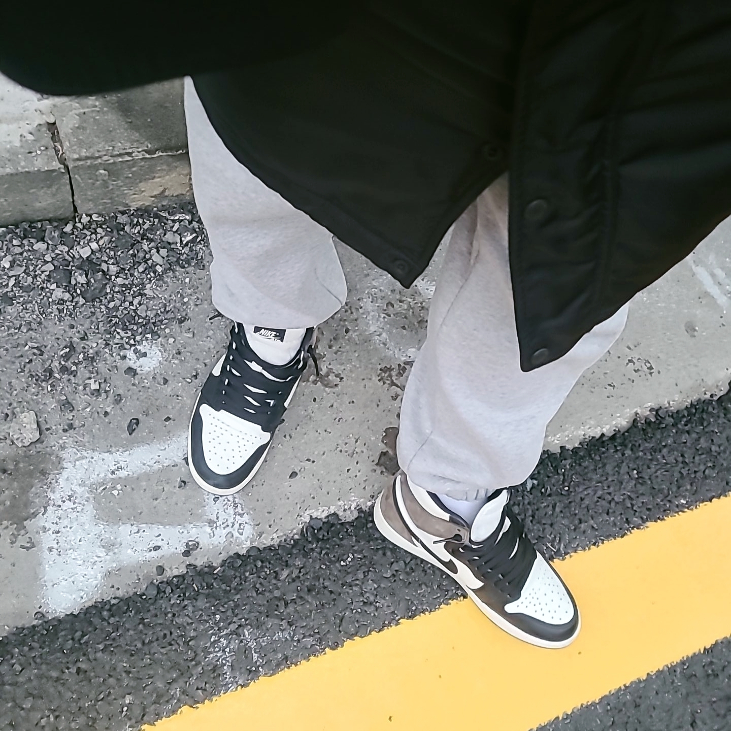 Jordan 1 Retro High OG Black Mocha 착용 스타일 - 2