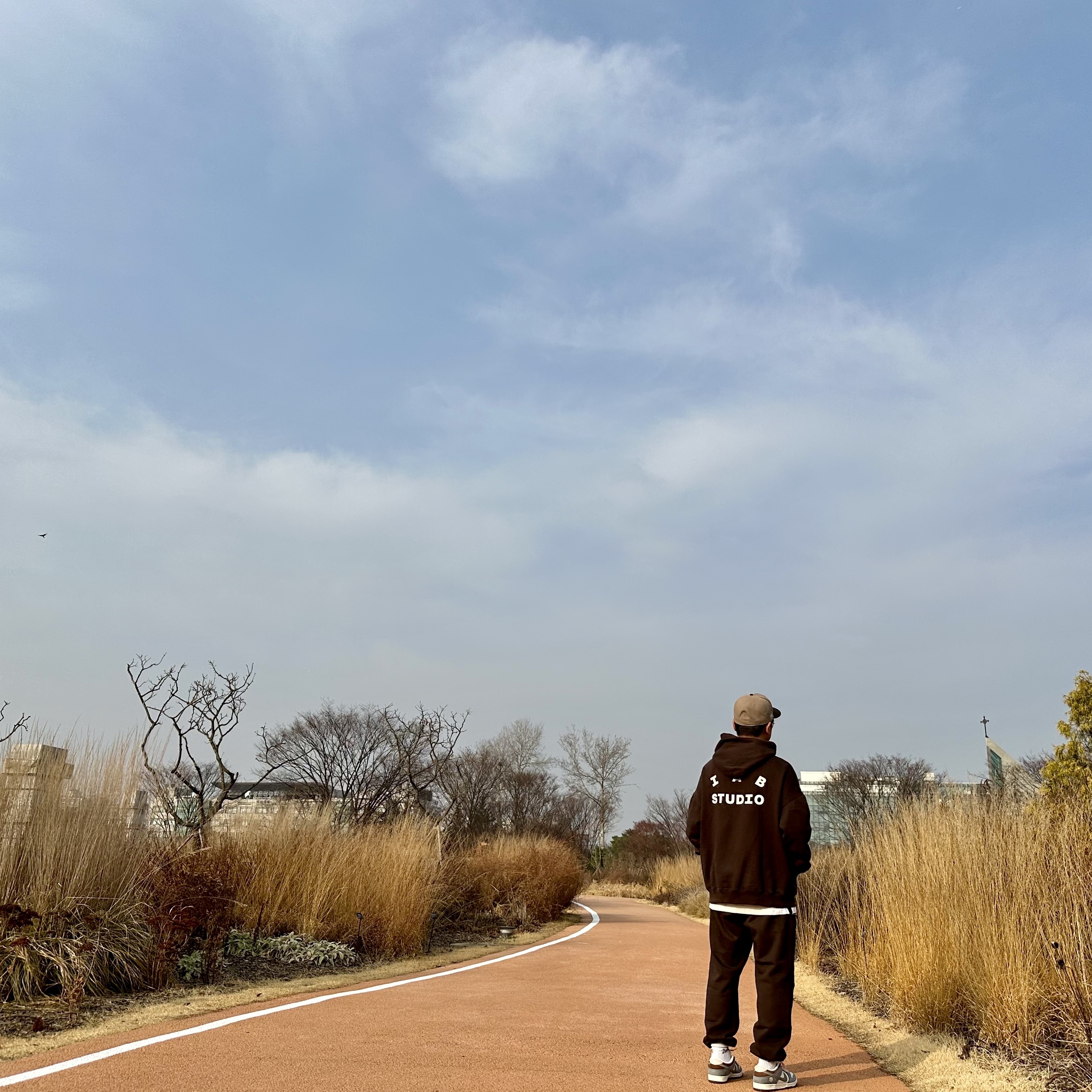 IAB Studio Sweatpants Brown, IAB Studio Hoodie Brown 착용 스타일 - 2