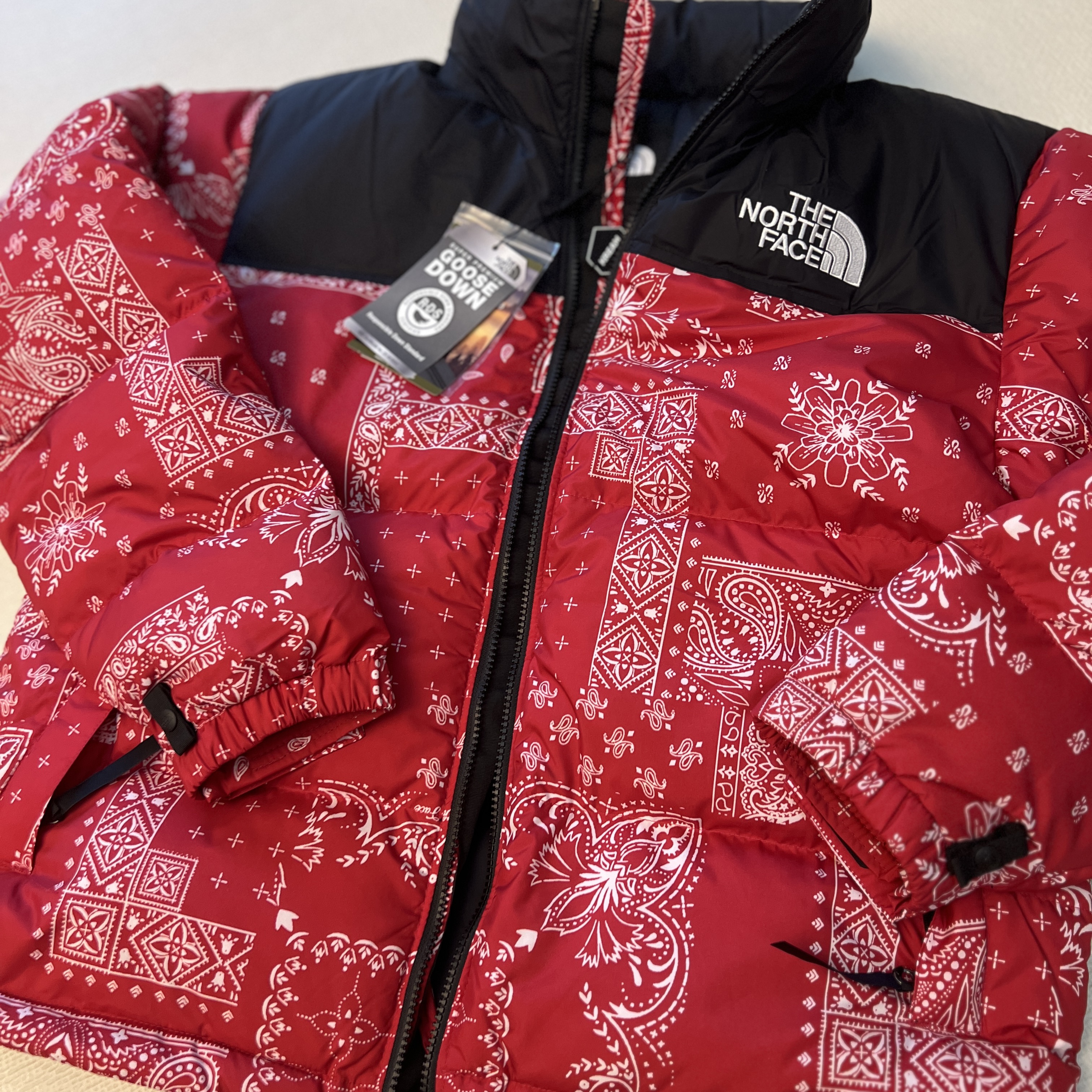 The North Face 1996 Novelty Nuptse Jacket Rio Red 착용 스타일