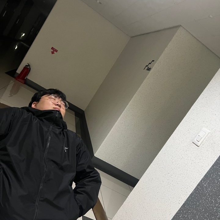 Arc'teryx Solano Hoody Black 착용 스타일