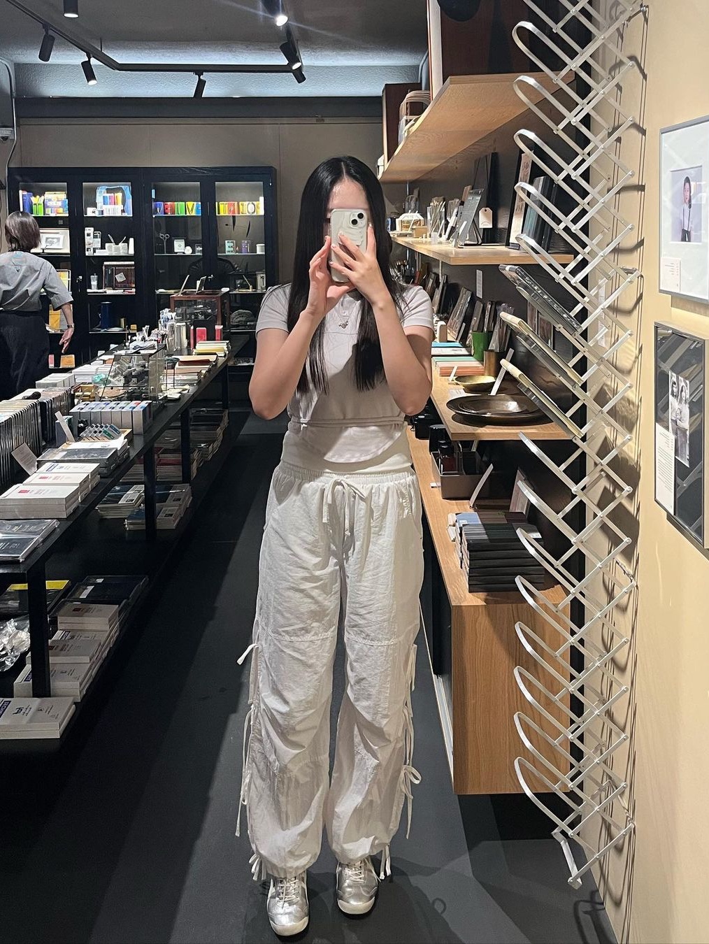 Saenginstudios Knot Ribbon Pants White 착용 스타일