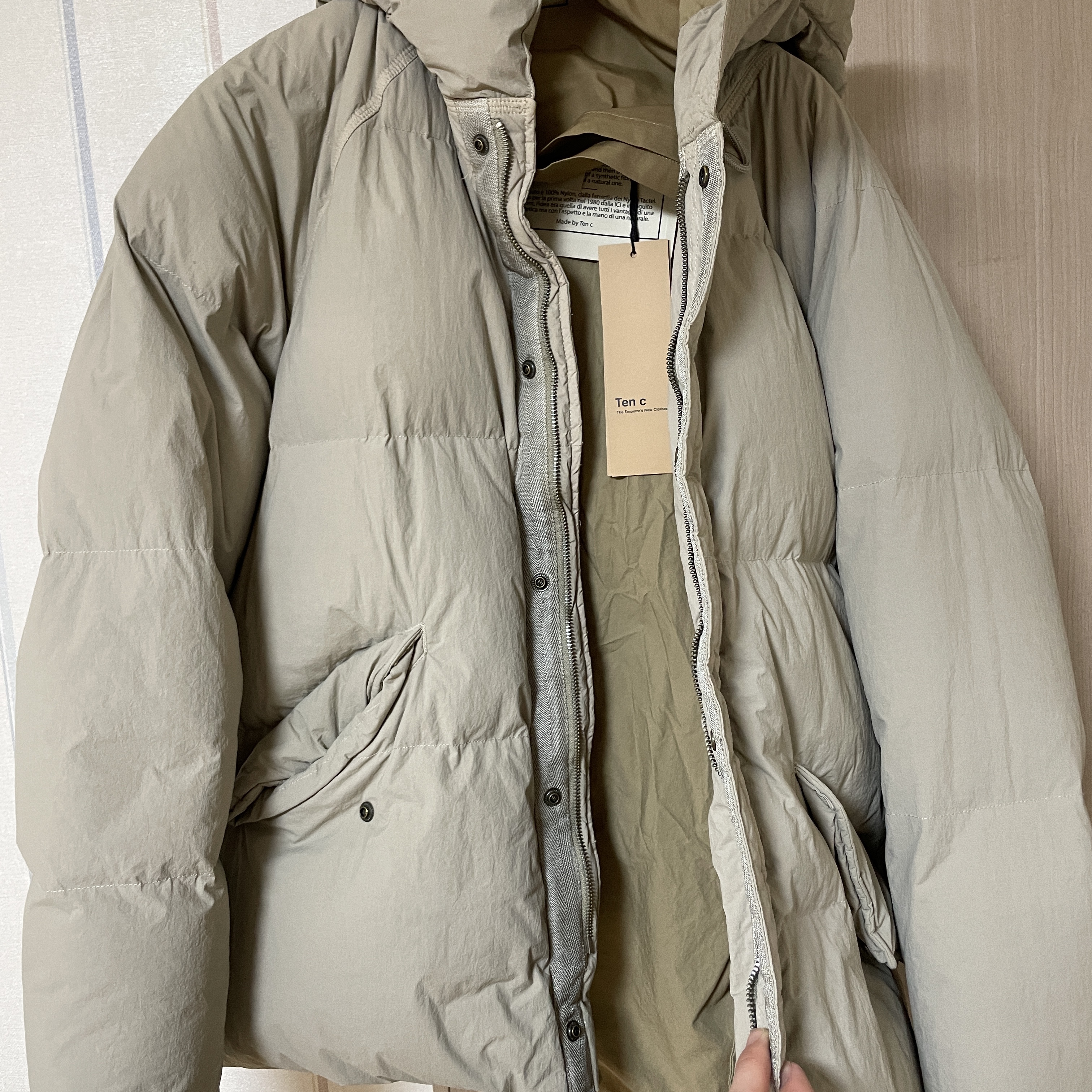 Ten C Artic Down Parka Pale Taupe 착용 스타일