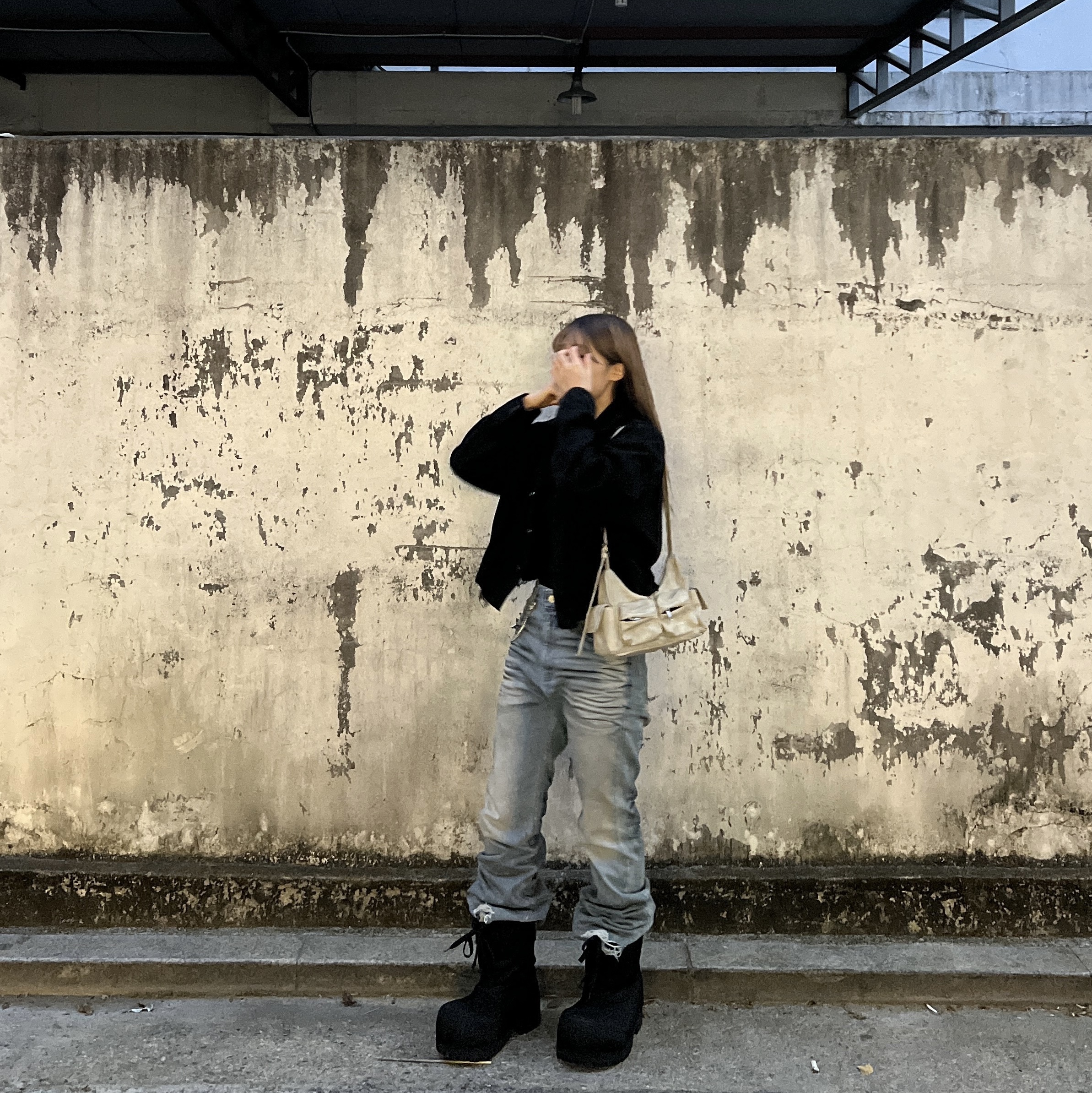 Balenciaga Skiwear Alaska Nylon Low Boot Black, Project G/R Flare Jeans Blue 착용 스타일 - 3