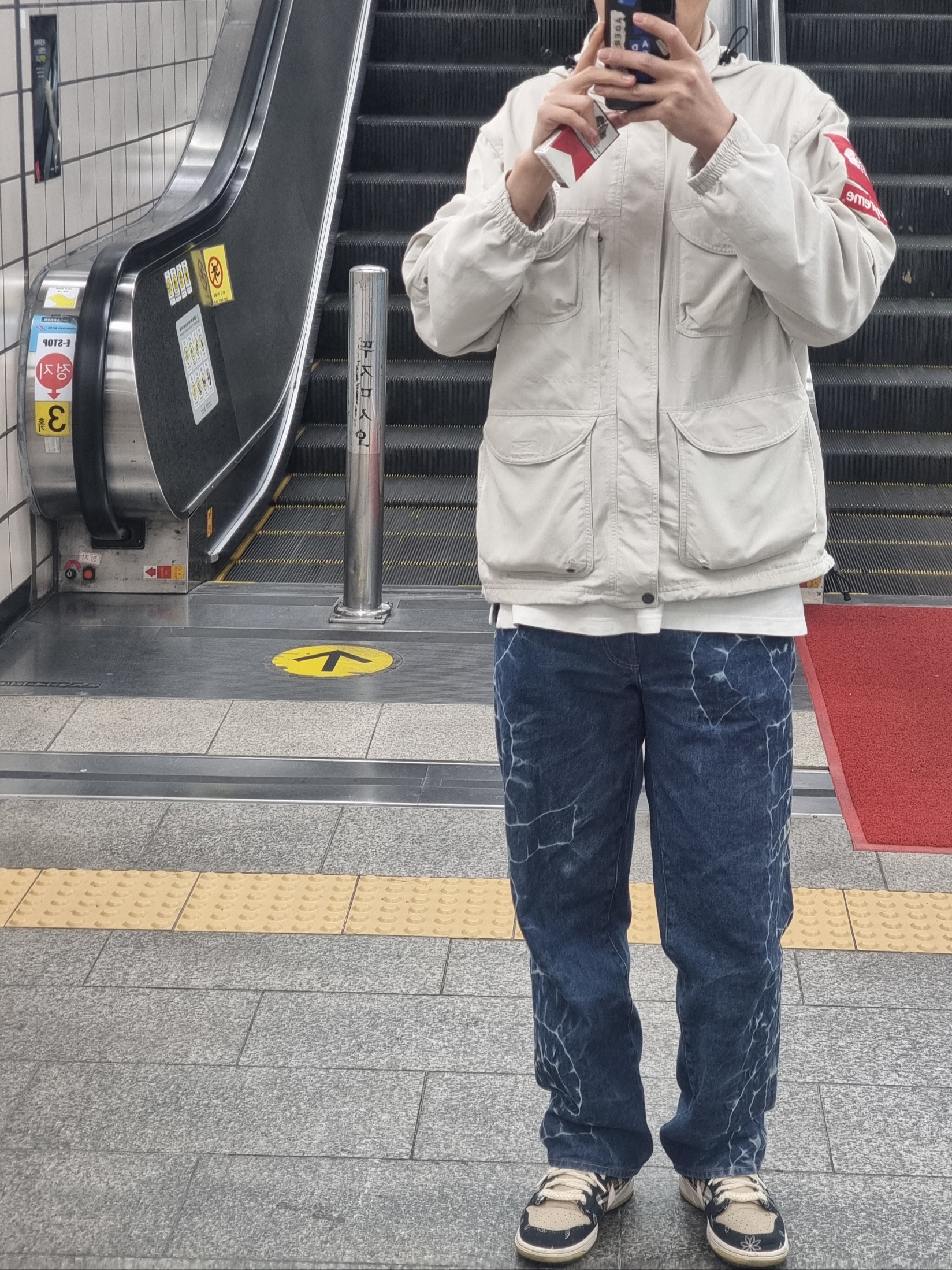 Supreme x The North Face Trekking Convertible Jacket Stone - 22SS, Supreme Shibori Loose Fit Jean Rigid Indigo - 23SS 착용 스타일