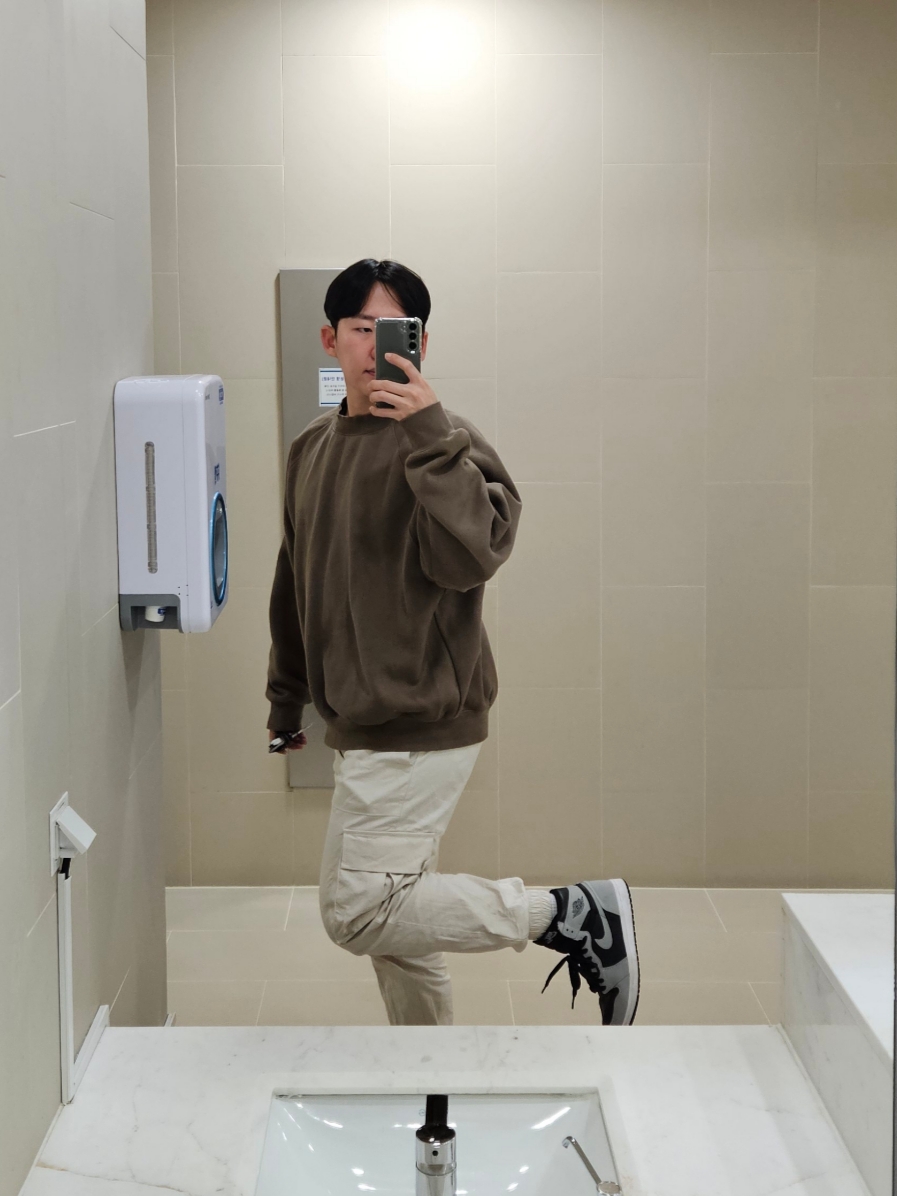 Jordan 1 Retro High OG Shadow 2.0, Essentials Crewneck Sweatshirt Wood - 22FW 착용 스타일