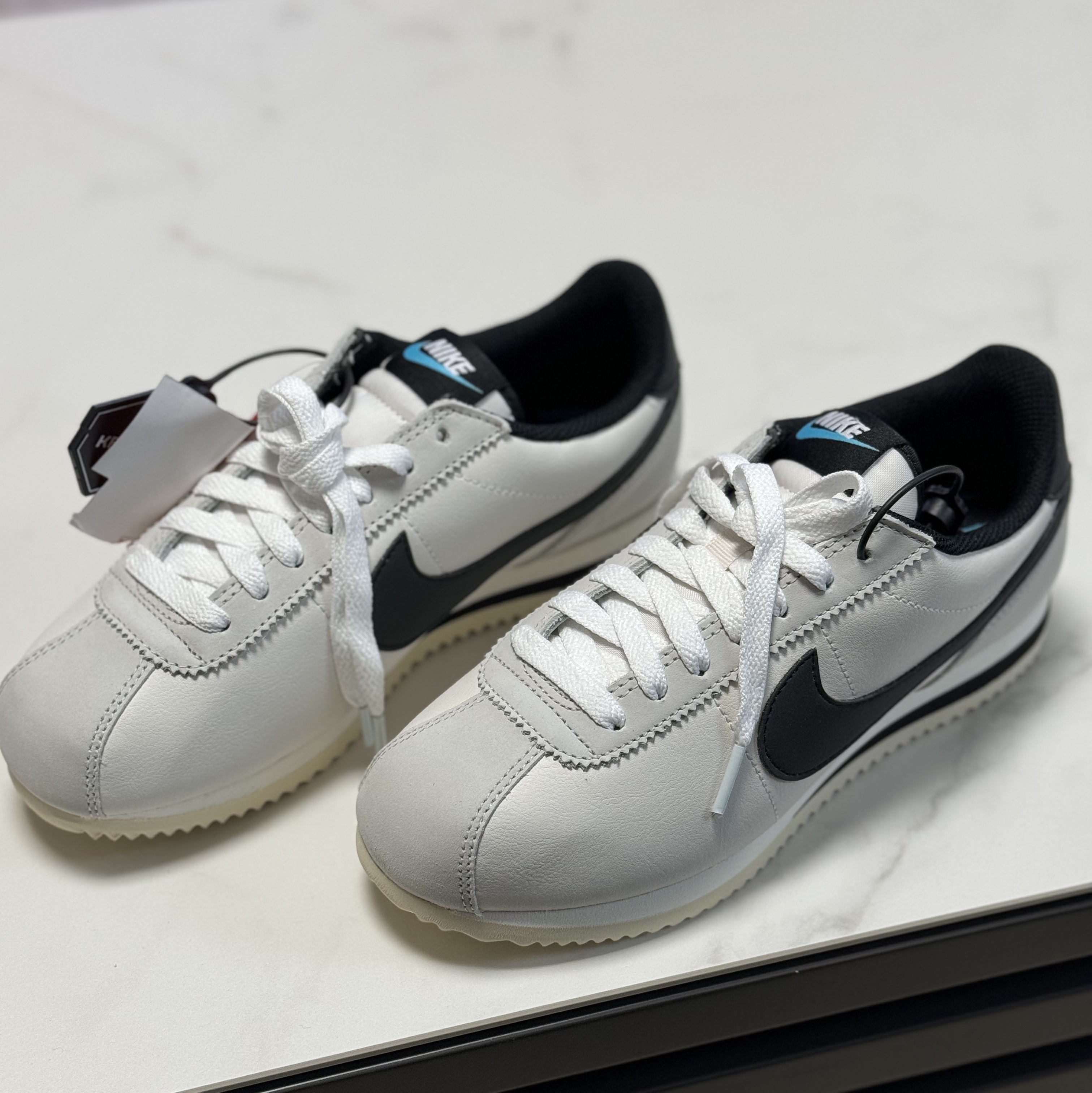 (W) Nike Cortez SE Supersonic Phantom Light Bone 착용 스타일