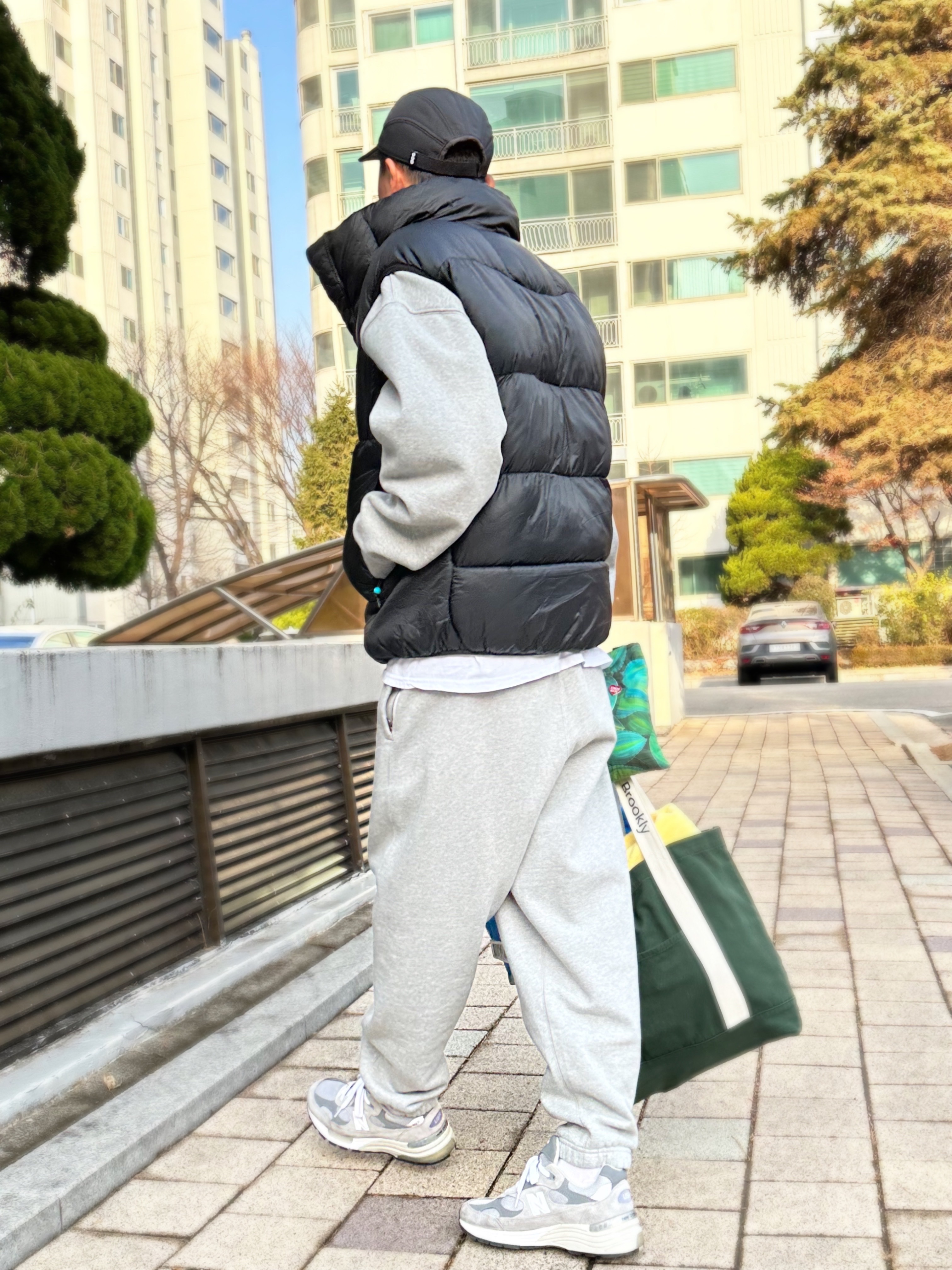 Nike NRG ACG Tailwind Cap Black, Nike ACG Therma-Fit ADV Lunar Lake Puffer Vest Black - Asia 착용 스타일