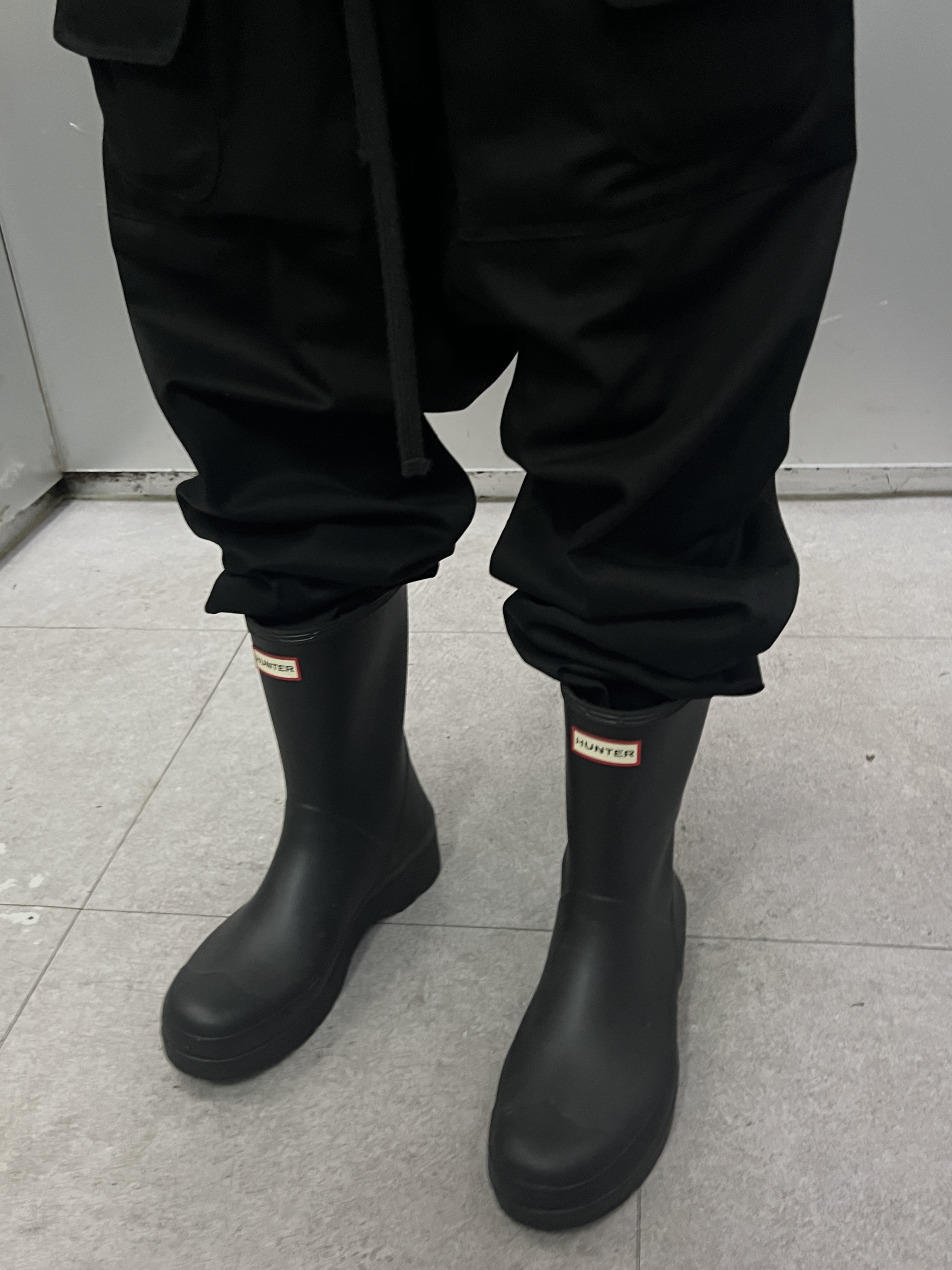 (W) Hunter Play Tall Wellington Rain Boots Black 착용 스타일
