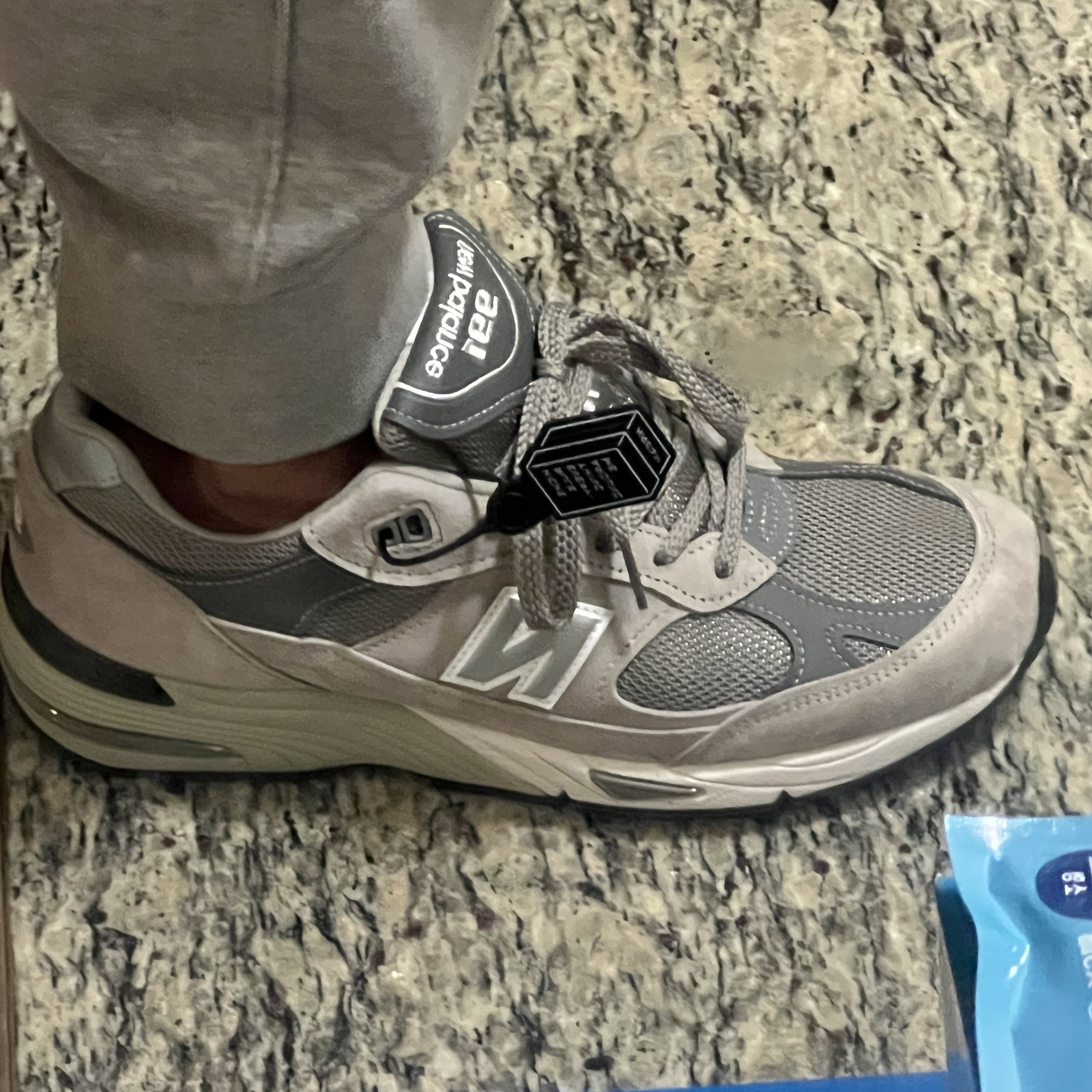 New Balance 991 Made in UK Grey 착용 스타일 - 2