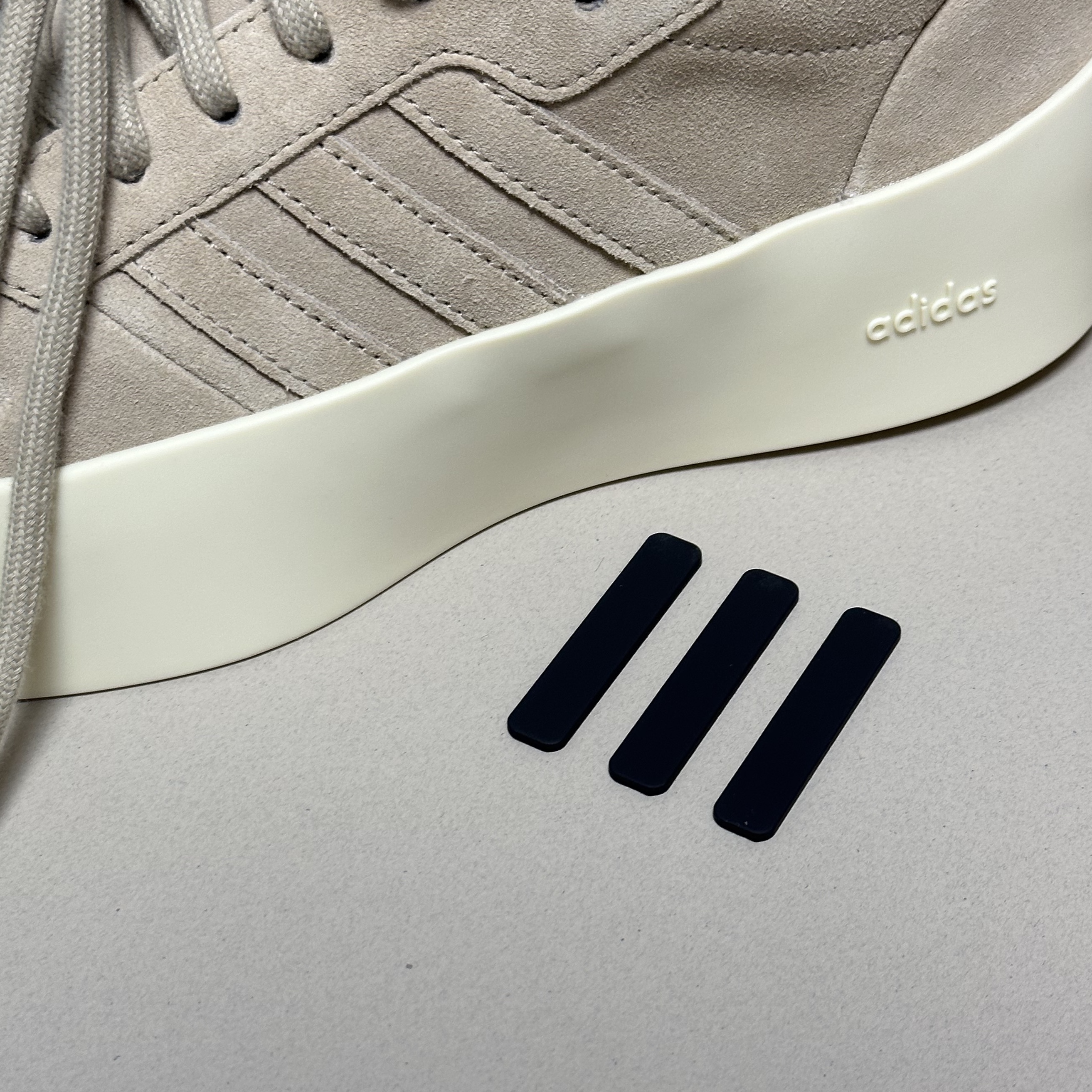 Adidas x Fear of God Athletics 86 Low Clay 착용 스타일 - 3