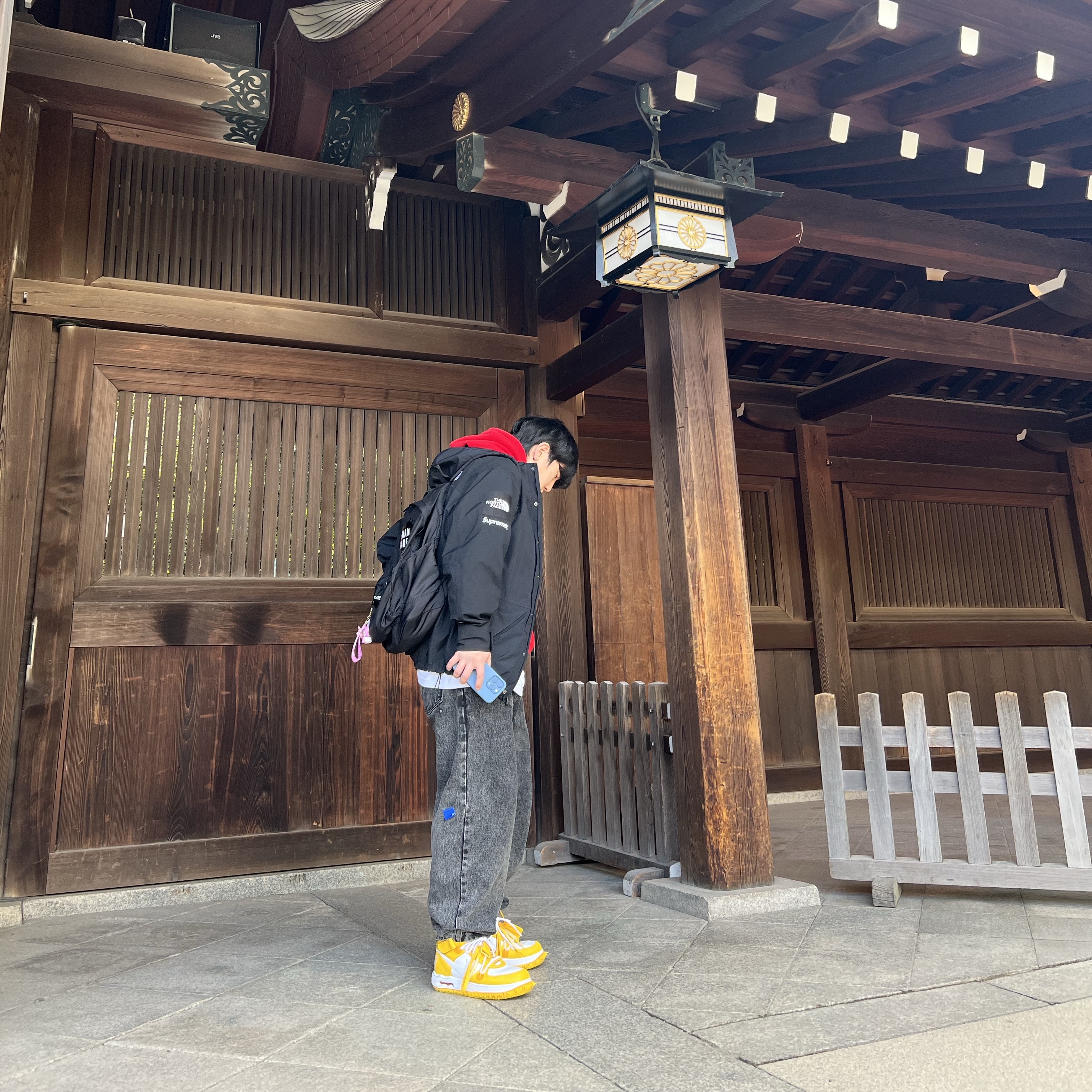 Nike x Off-White Air Force 1 Mid SP Leather Varsity Maize, Supreme x The North Face RTG Jacket + Vest Black - 20SS 착용 스타일 - 2