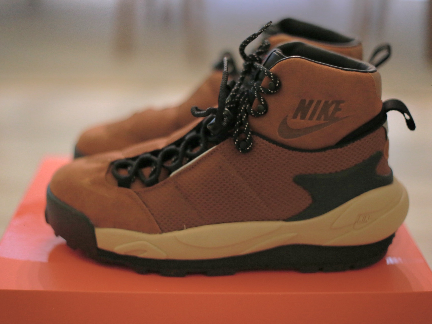 Nike x Sacai Magmascape SP Pecan 착용 스타일 - 1