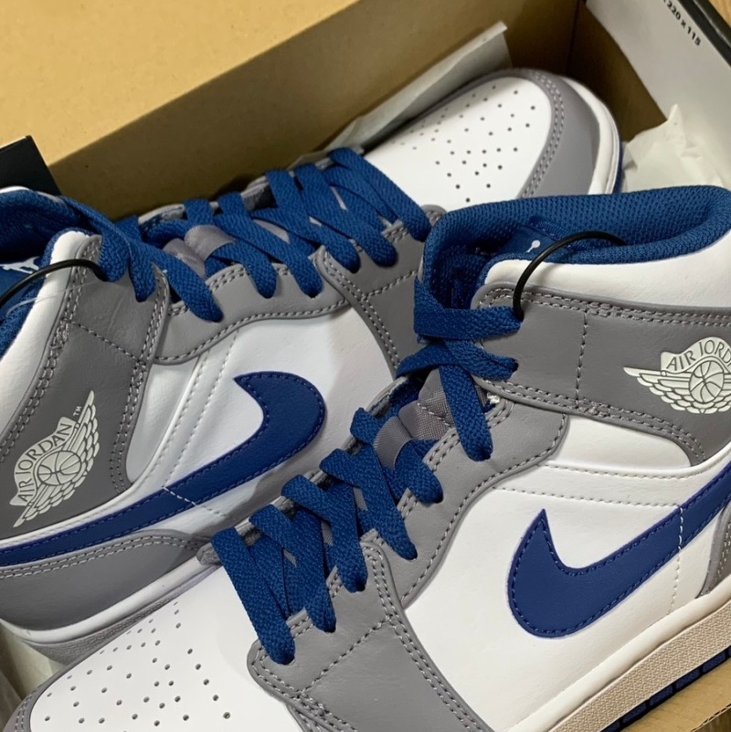 Jordan 1 Mid Cement Grey True Blue 착용 스타일