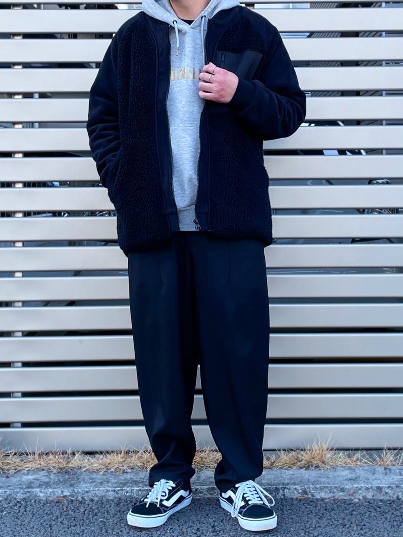 Vans ComfyCush Old Skool Black True white, Uniqlo x White Mountaineering WPJ Fleece OverSized Long Sleeve Jacket  Black 착용 스타일 - 3