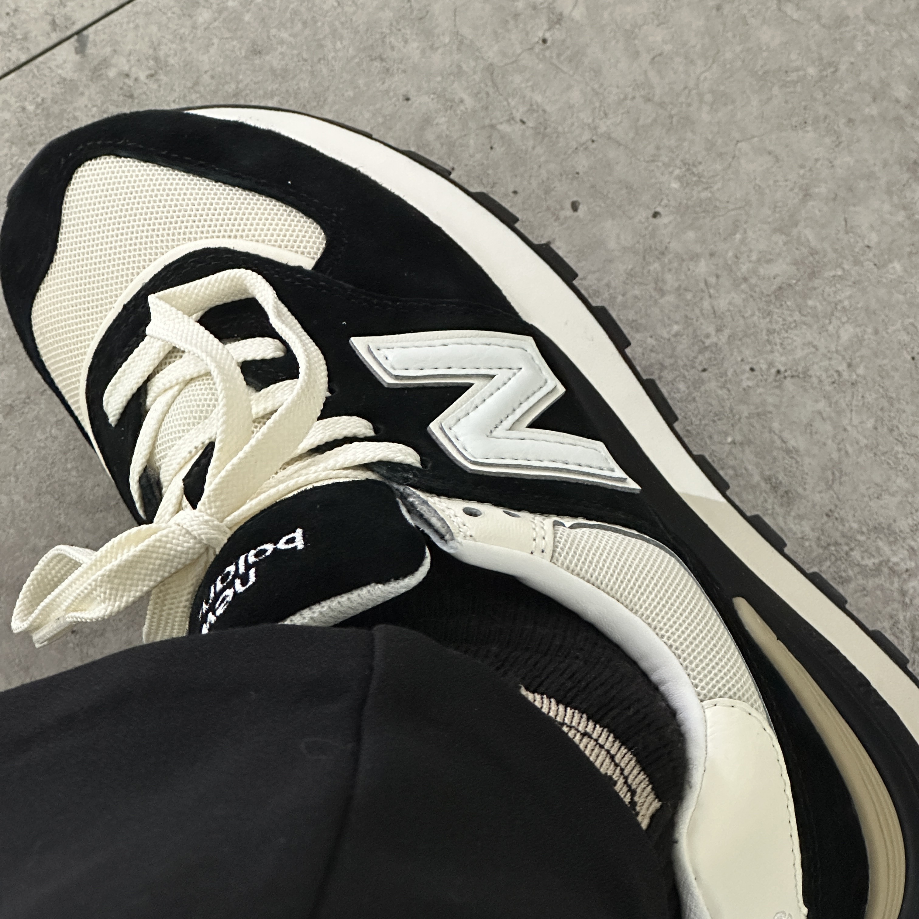 New Balance 574 Legacy Black Angora 착용 스타일