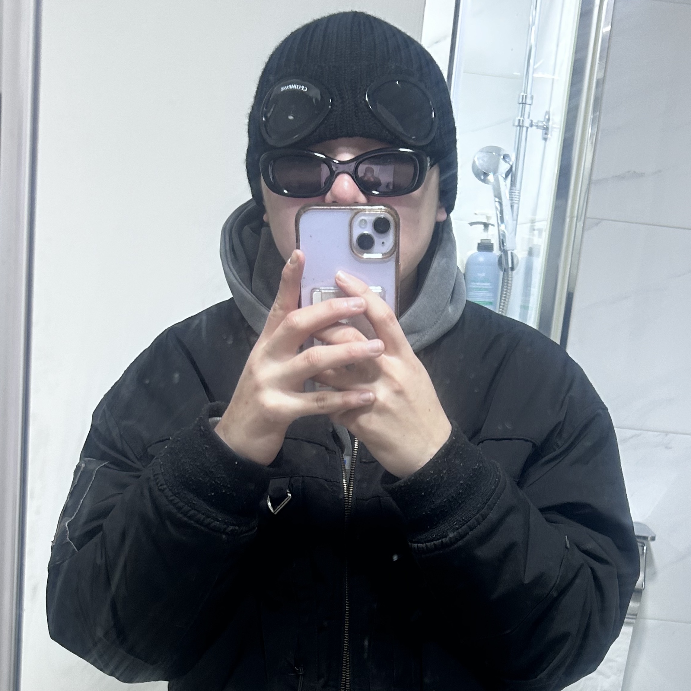 C.P. Company Extra Fine Merino Wool Goggle Beanie Black 착용 스타일 - 2