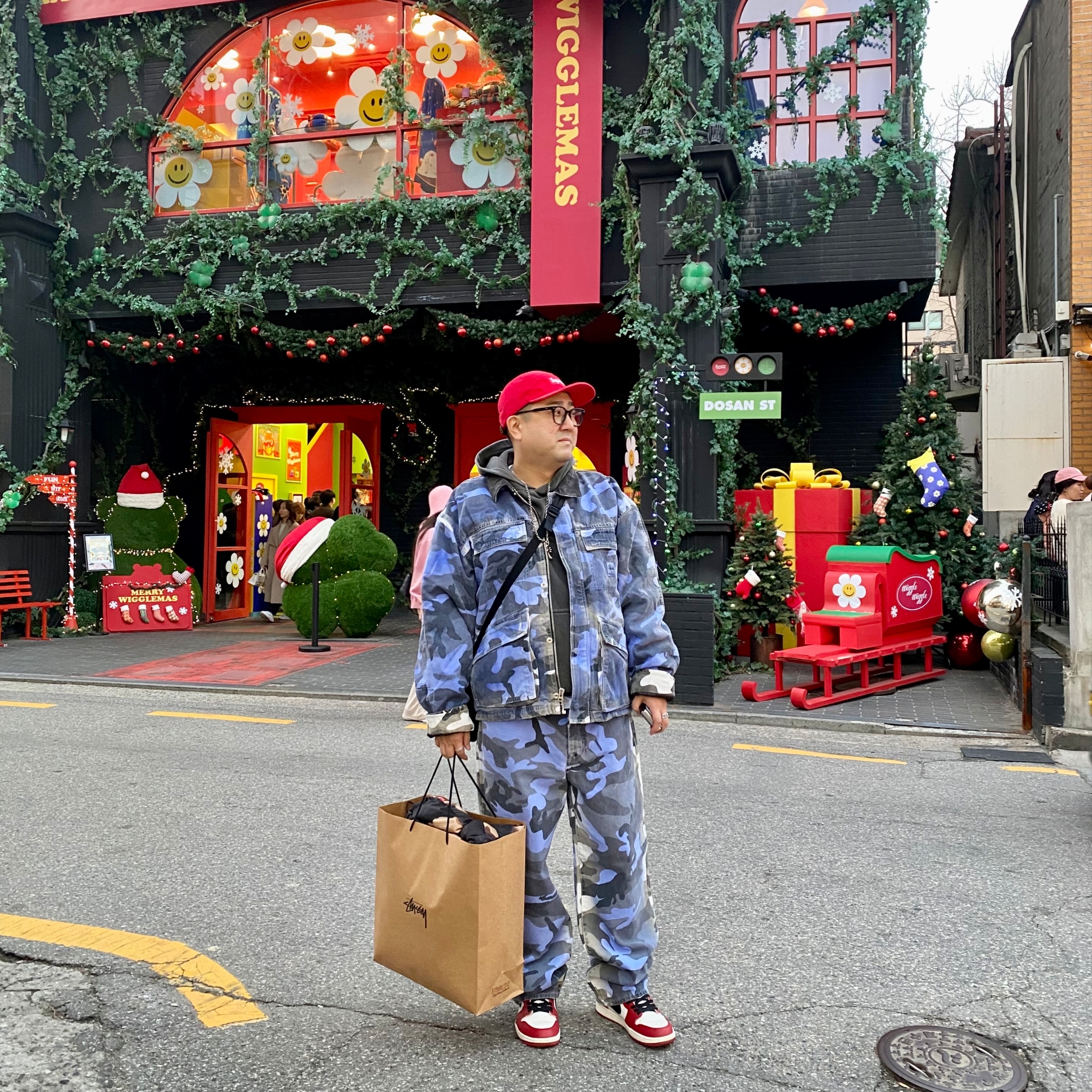 Stussy Spray Dye Canvas Shop Jacket Blue Camo, Stussy Spray Dye Canvas Big OL' Jean Blue Camo 착용 스타일 - 1