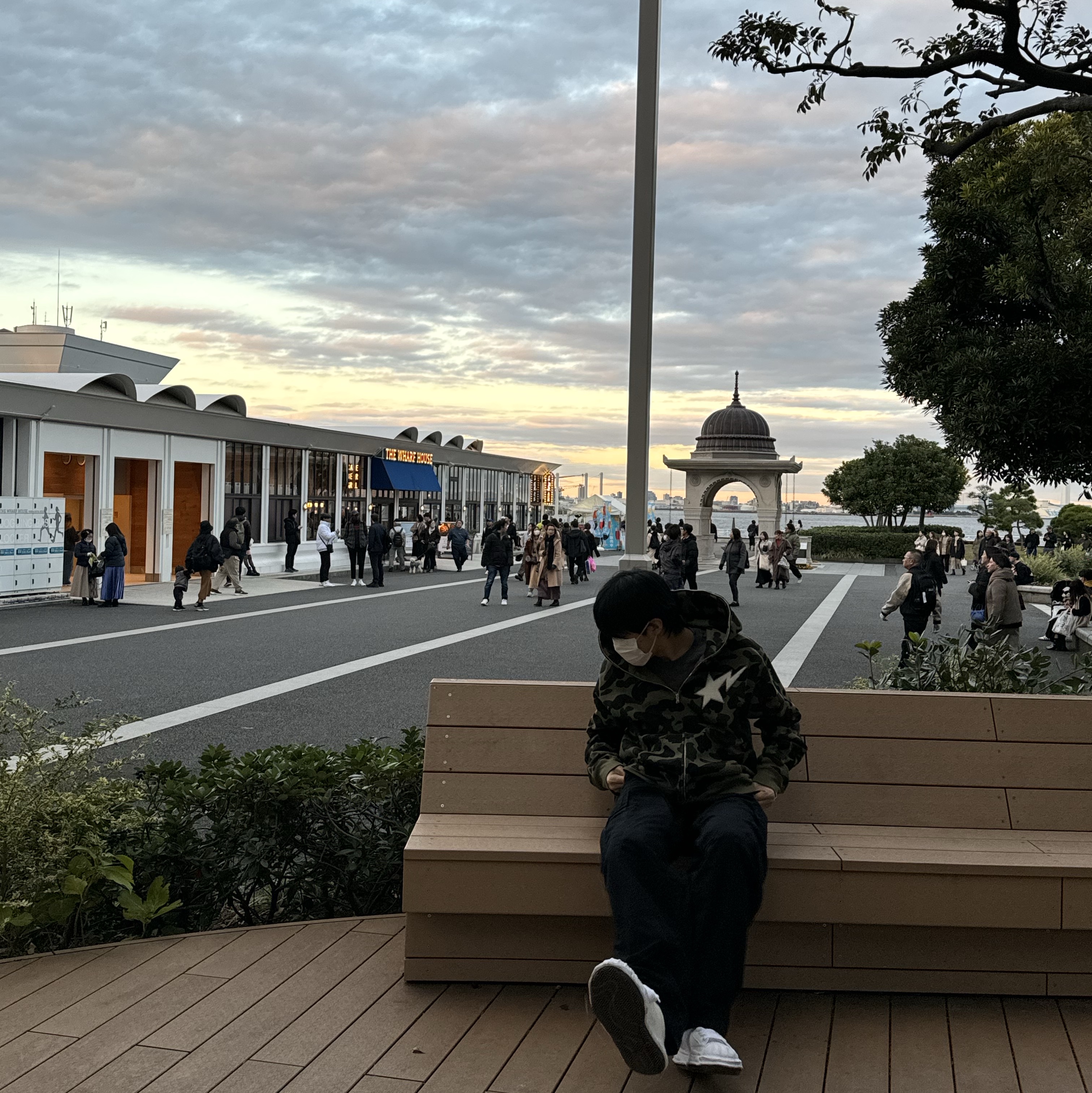 Carhartt WIP Columbia Ripstop Regular Cargo Pants Black, Maison Mihara Yasuhiro Blakey OG Sole Canvas Low-top Sneakers White 착용 스타일 - 1