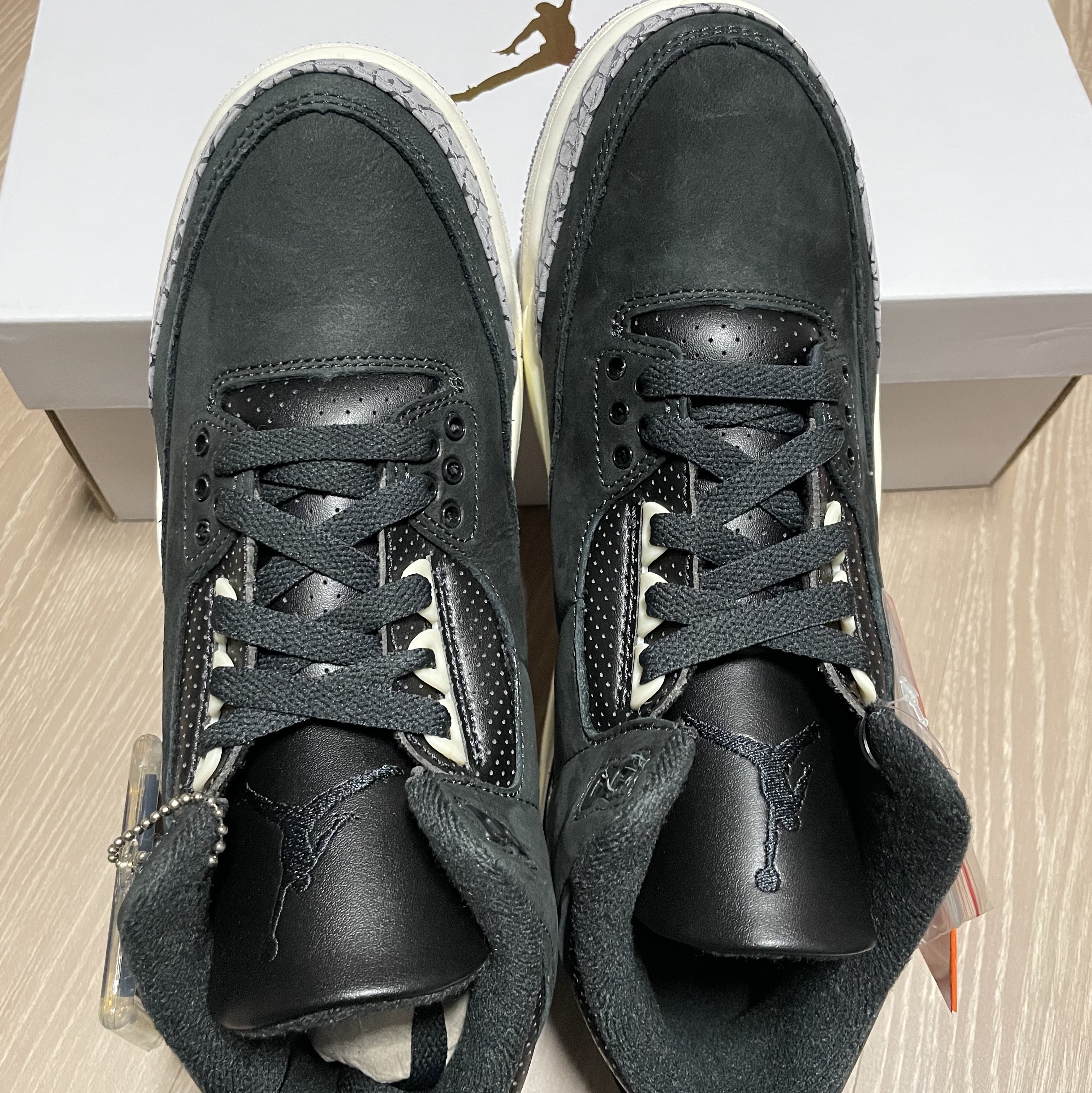 (W) Jordan 3 Retro Off Noir Black 착용 스타일 - 4