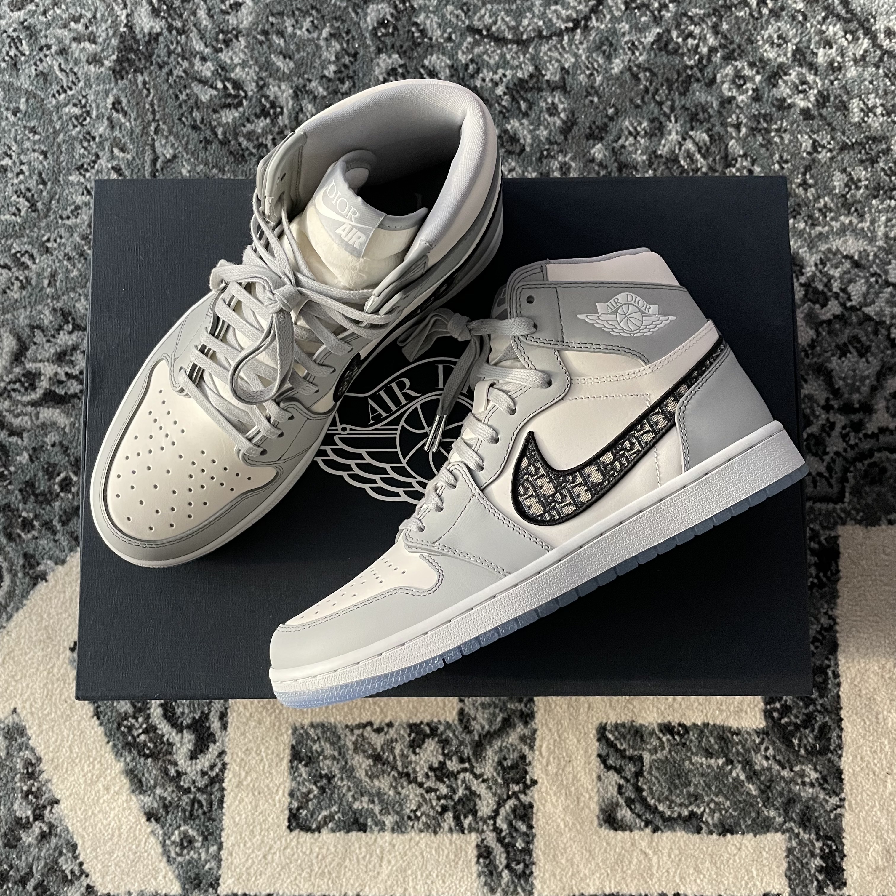 Jordan 1 x Dior High OG 착용 스타일 - 1