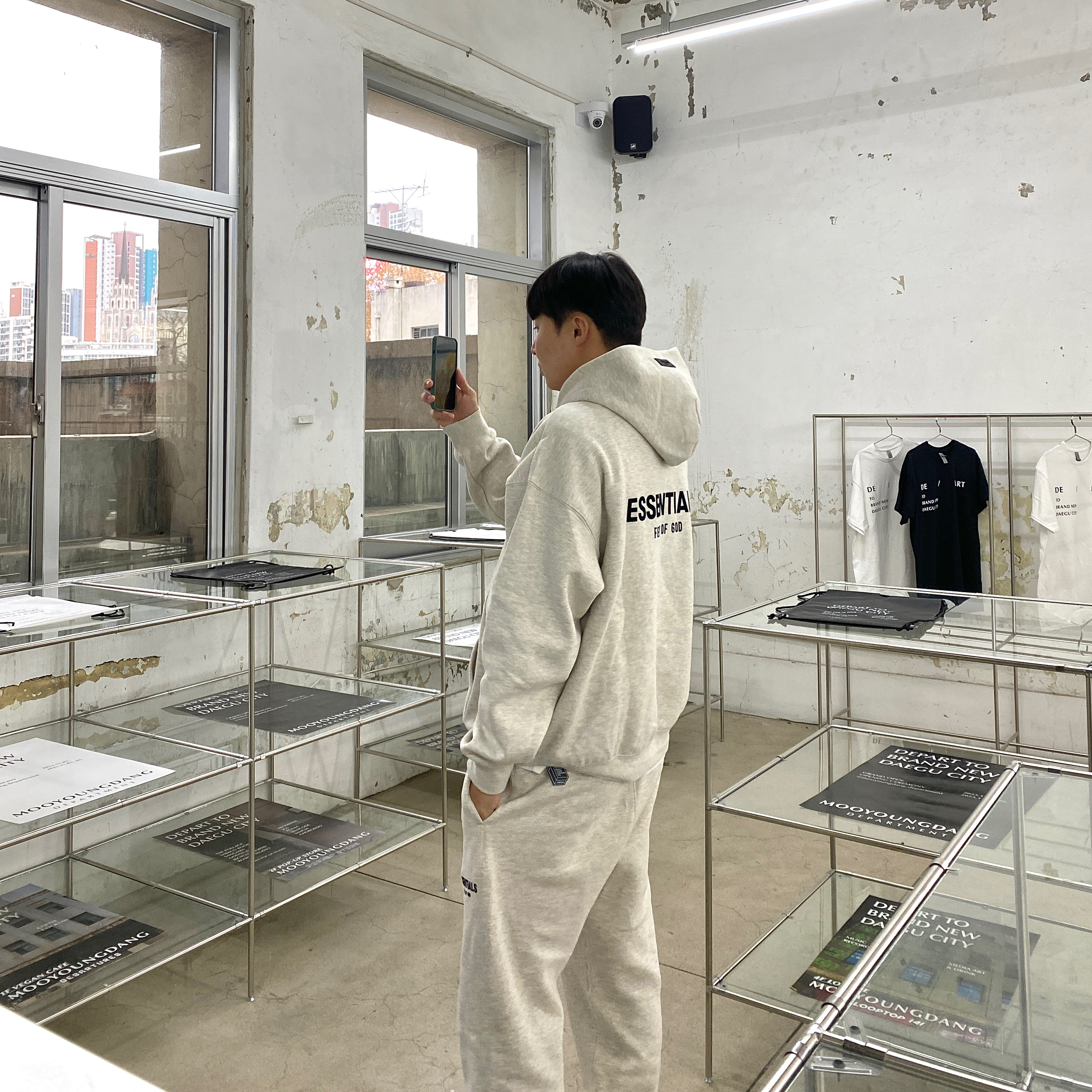 Essentials The Core Collection Relaxed Sweatpants Light Oatmeal, Essentials The Core Collection Hoodie Light Oatmeal 착용 스타일 - 2