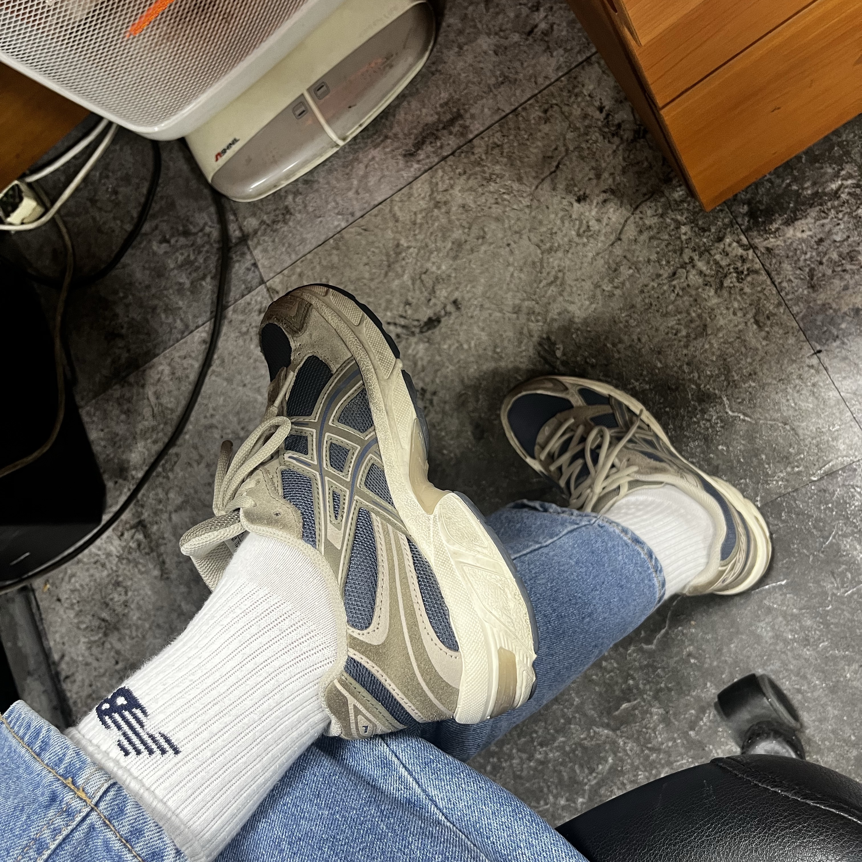 Asics Gel-1130 Tarmac Mink 착용 스타일 - 3