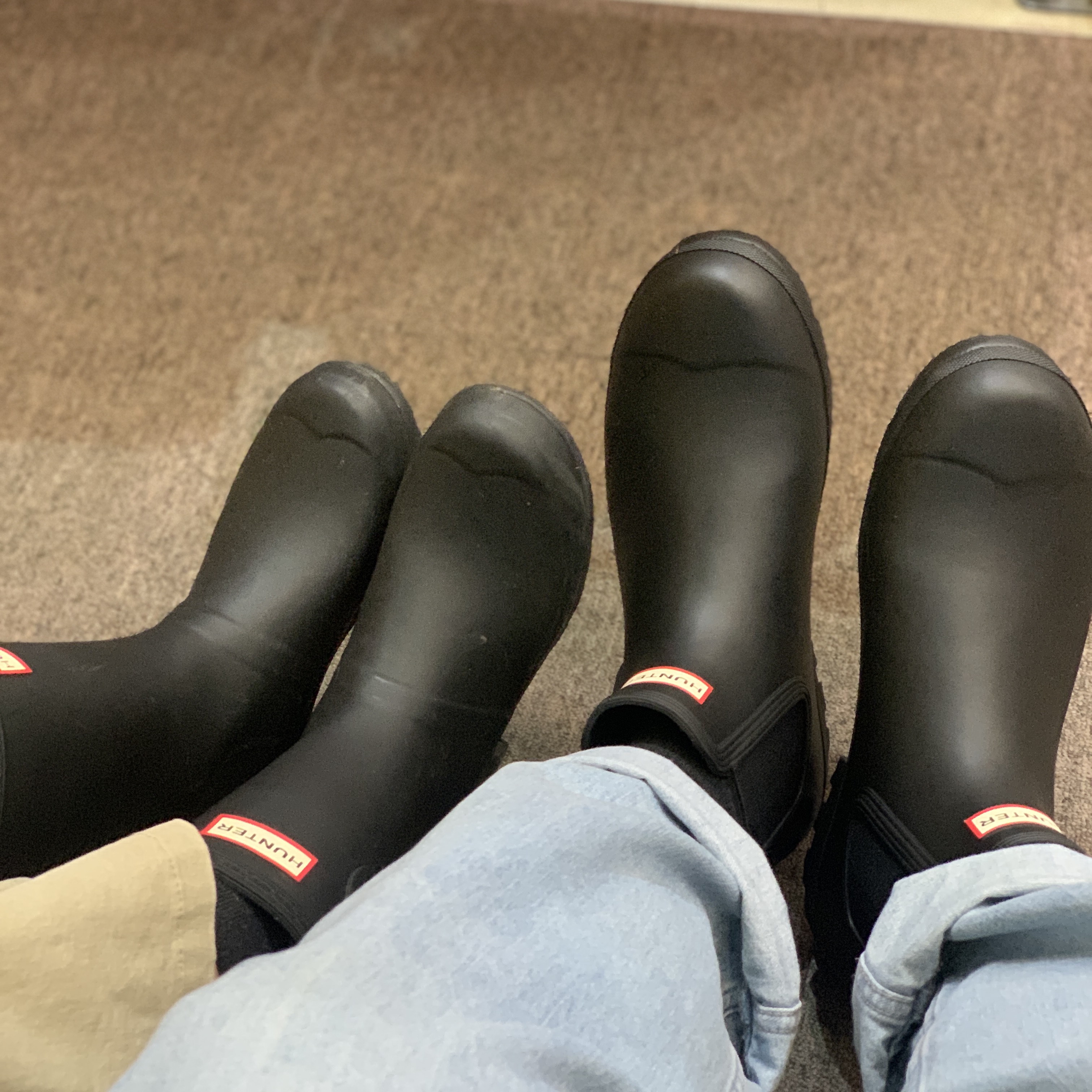 Hunter Original Chelsea Boots Black, (W) Hunter Play Short Rain Boots Black 착용 스타일