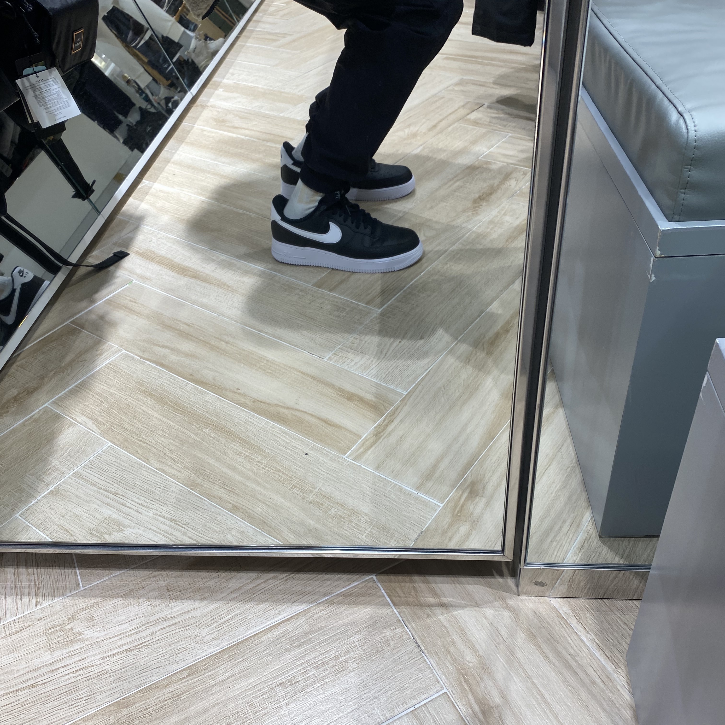 Nike Air Force 1 '07 Black White 착용 스타일 - 1