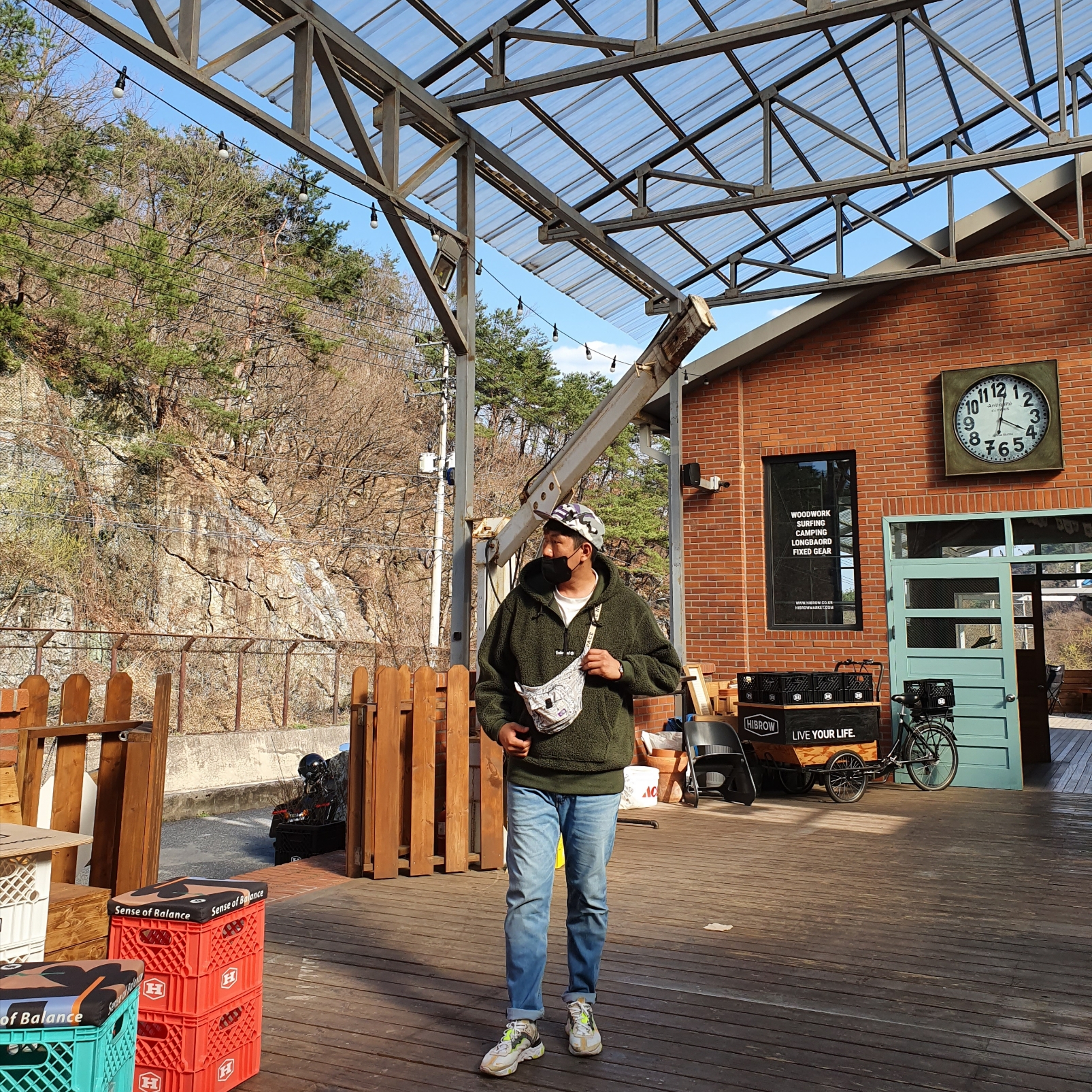 Nike React Element 87 Light Orewood Brown 착용 스타일