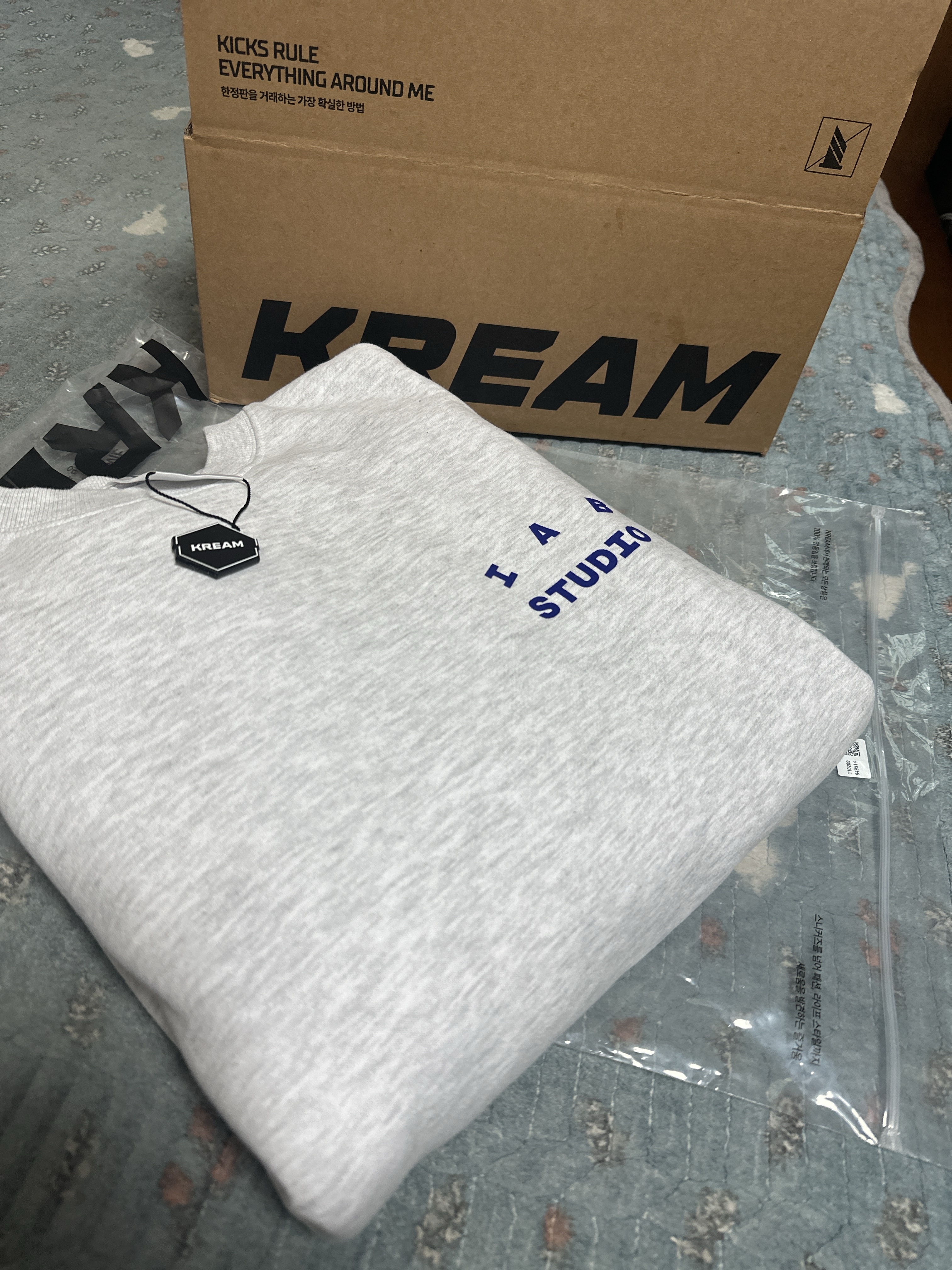 IAB Studio Sweatshirt Light Gray - 23FW 착용 스타일