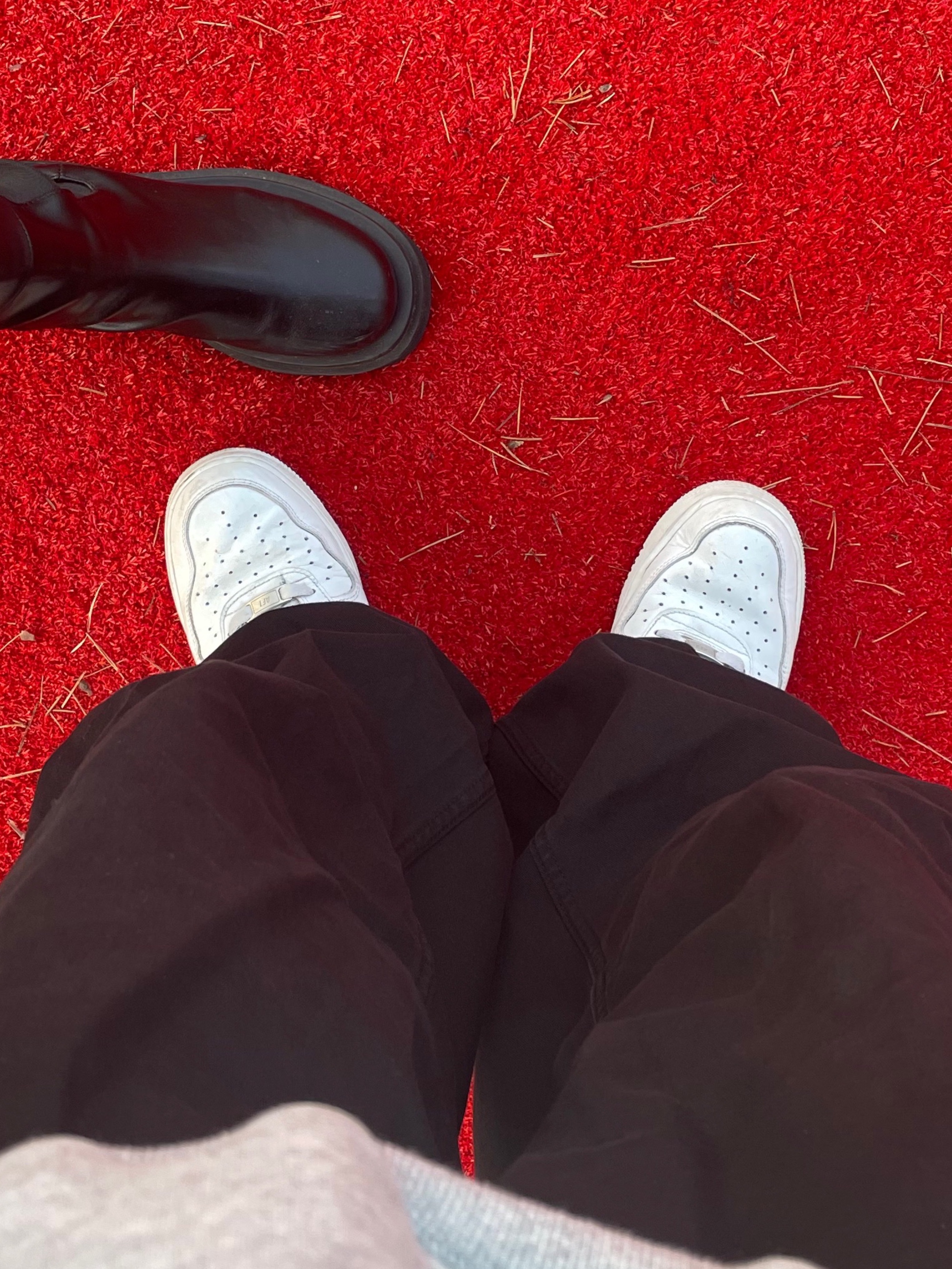 Nike Air Force 1 '07 Low White, Carhartt WIP Cole Cargo Pants Black Garment Dyed 착용 스타일 - 2