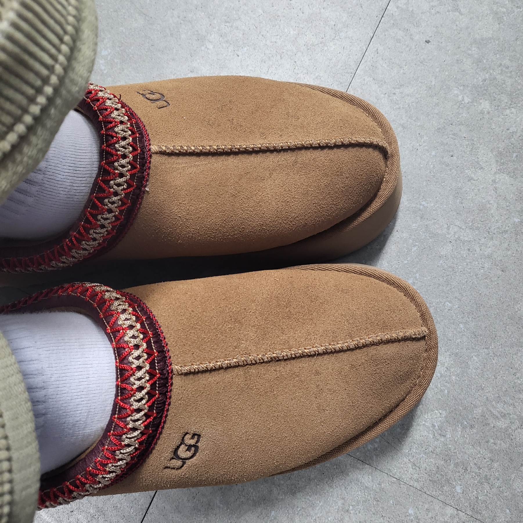 (W) UGG Tazz Slipper Chestnut 착용 스타일