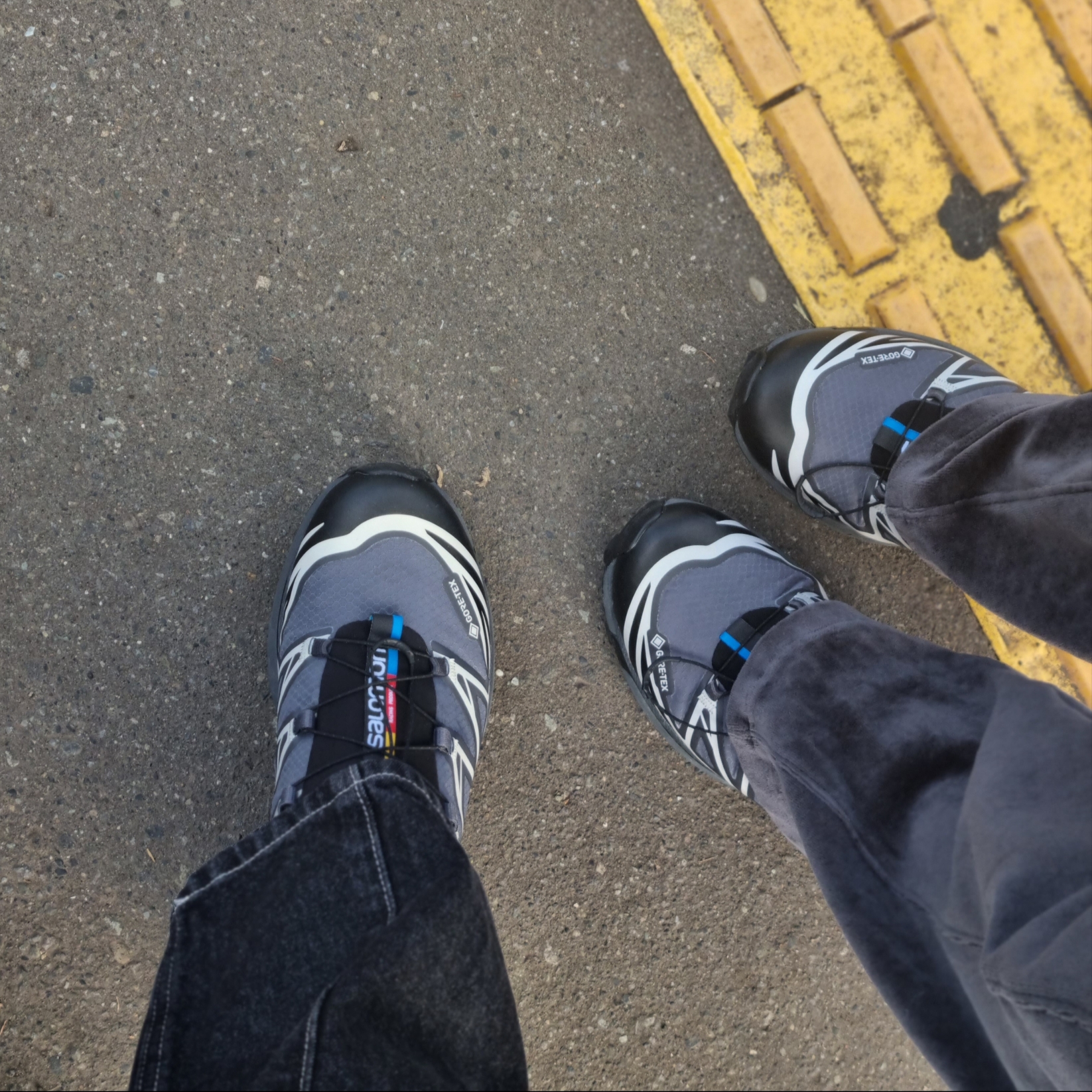 Salomon XT-6 Gore-Tex Black Ebony 착용 스타일