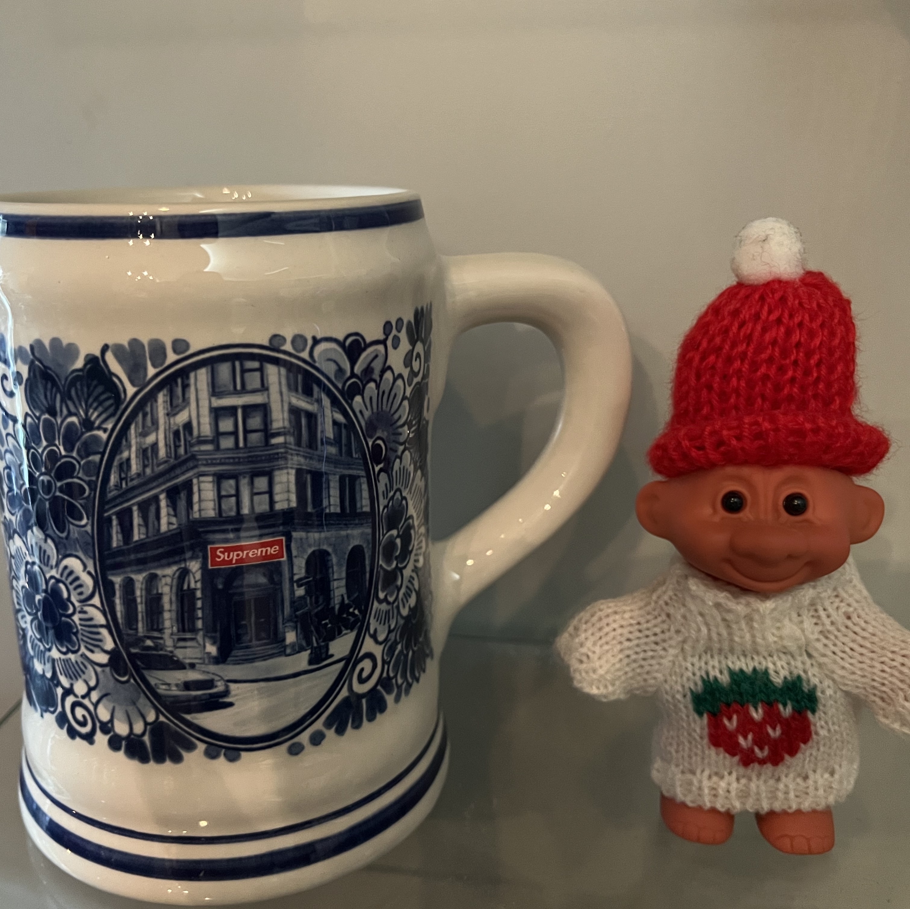 Supreme x Royal Delft 190 Bowery Beer Mugs Blue - 21SS 착용 스타일