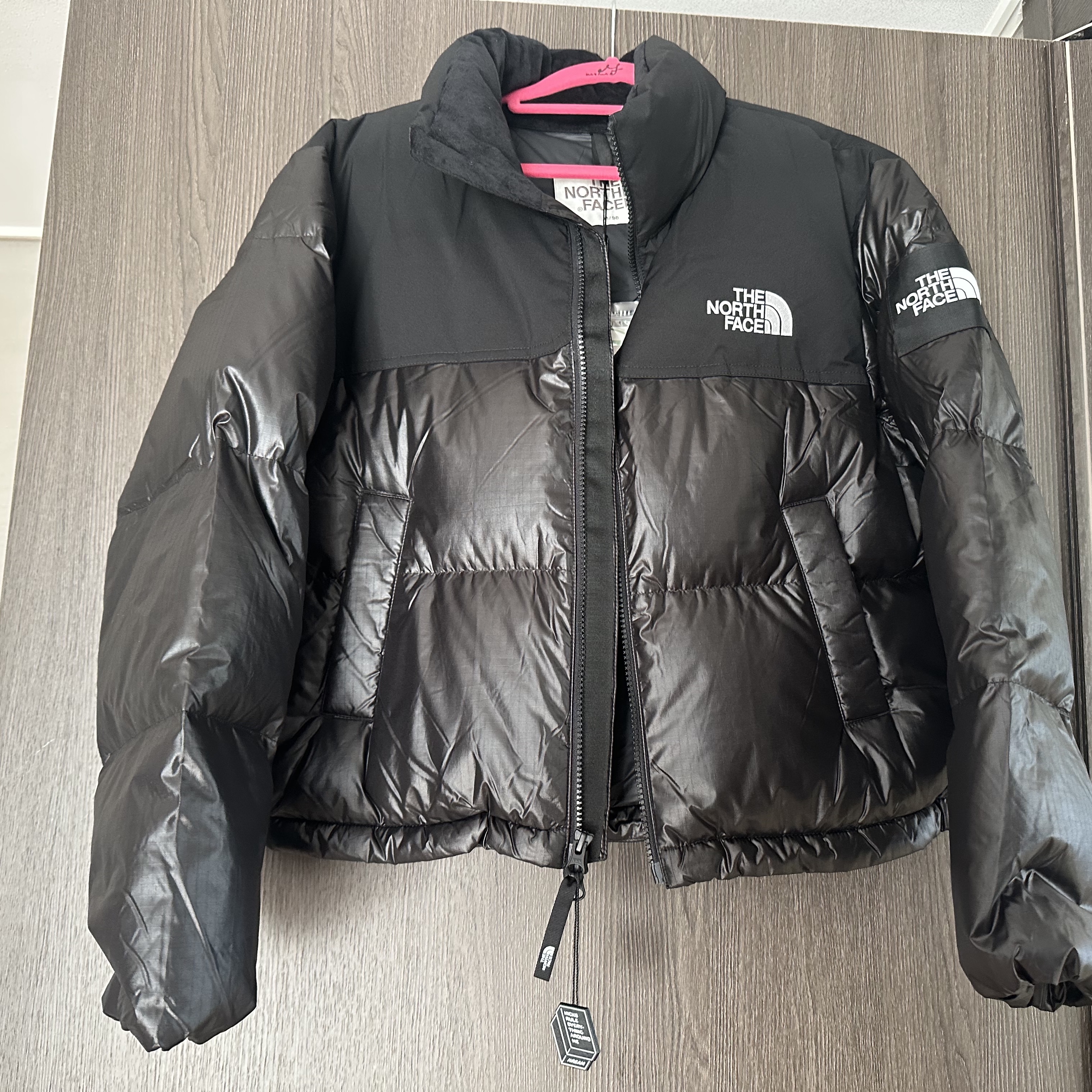 (W) The North Face White Label Novelty Nuptse Down Jacket Black 착용 스타일 - 1