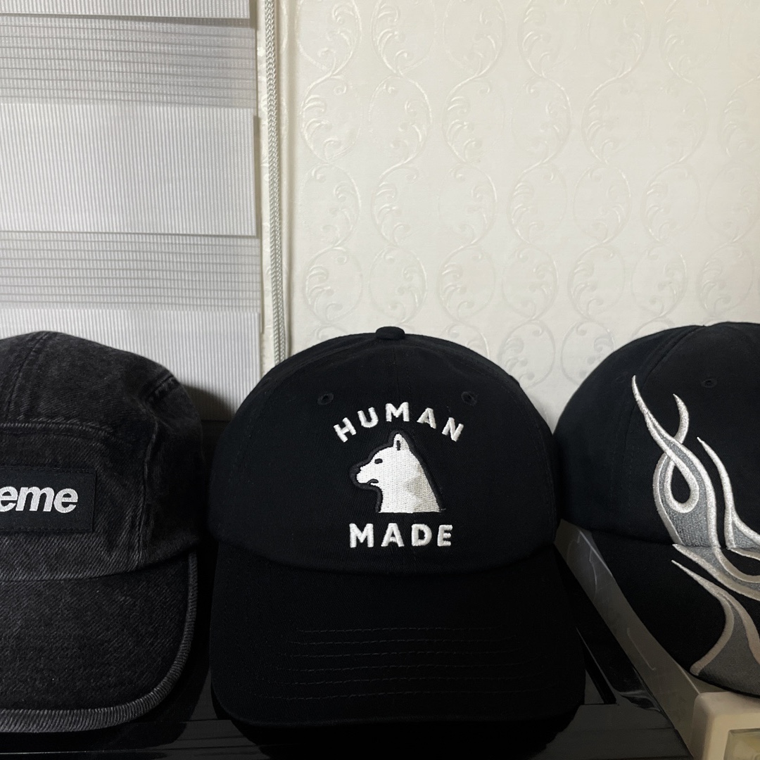 Supreme Denim Camp Cap Black - 24SS, Human Made Worksout 20th Anniversary Jindo Dog 6 Panel Cap Black 착용 스타일 - 1