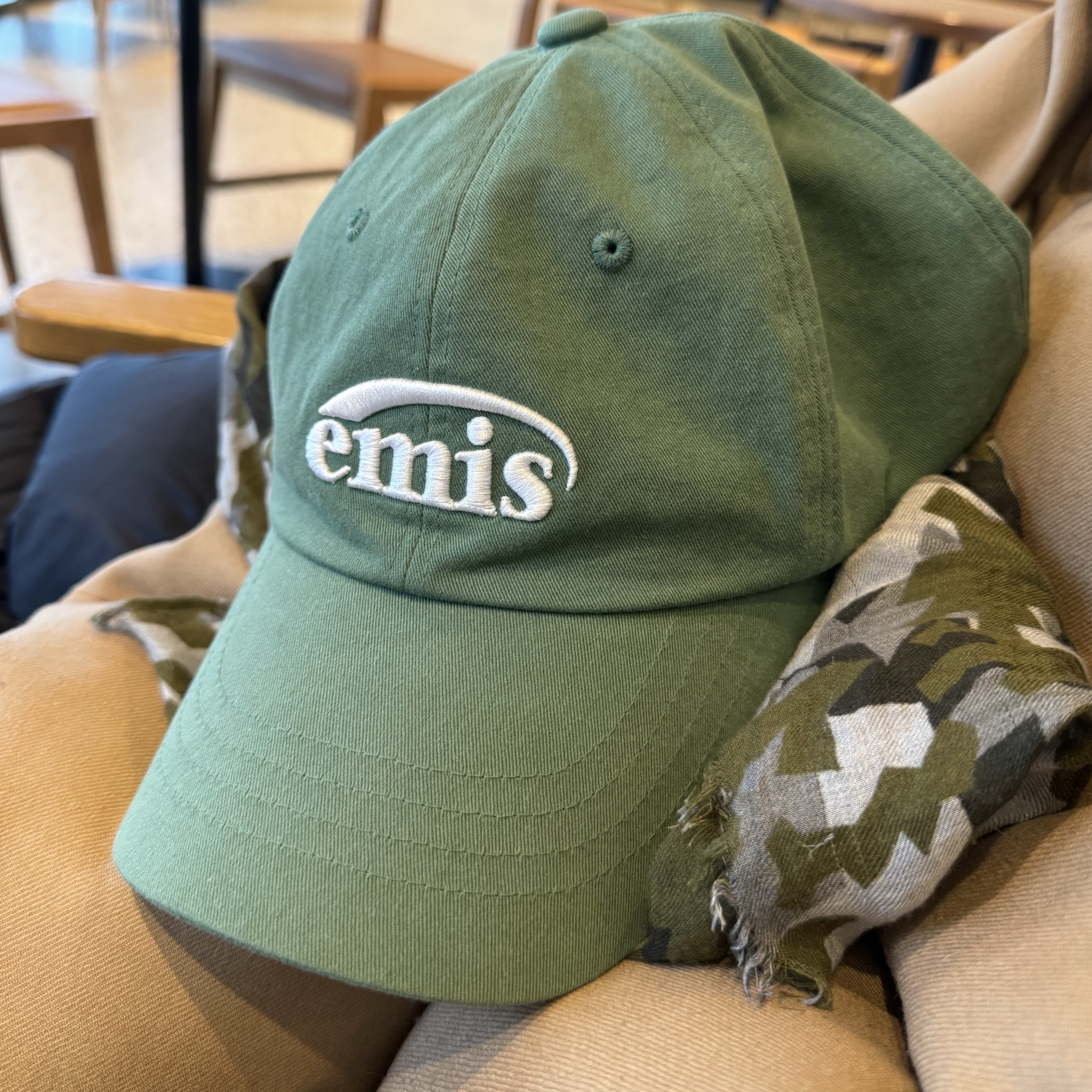 Emis New Logo Emis Cap Green 착용 스타일