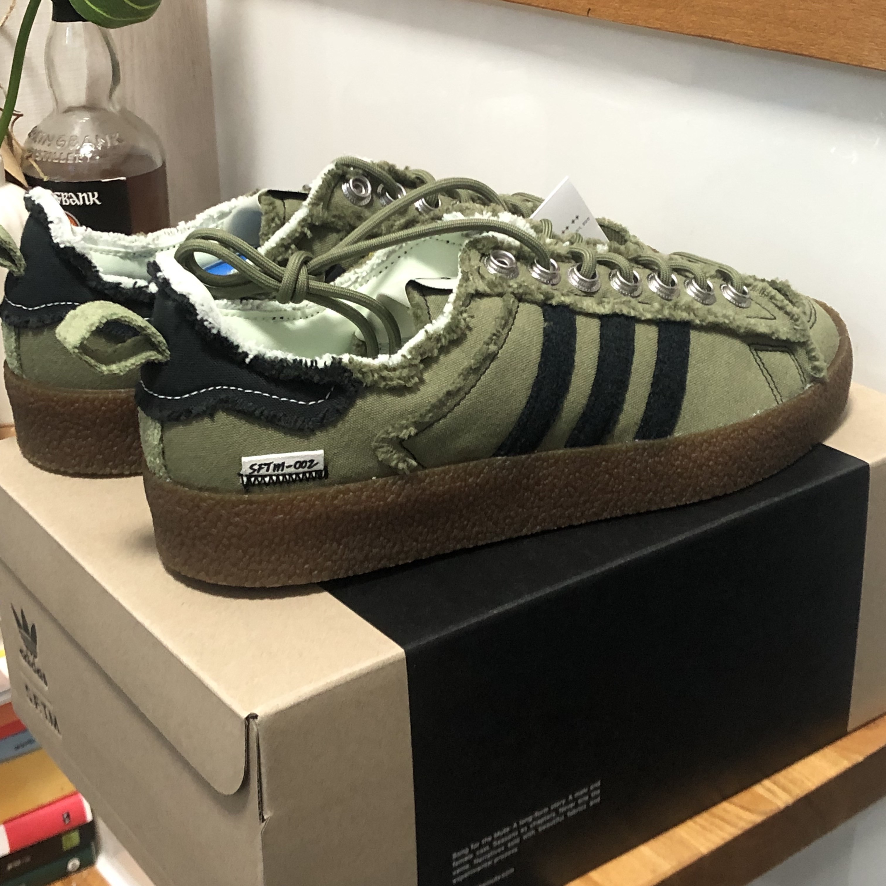 Adidas x Song for the Mute Campus 80s Focus Olive Core Black 착용 스타일