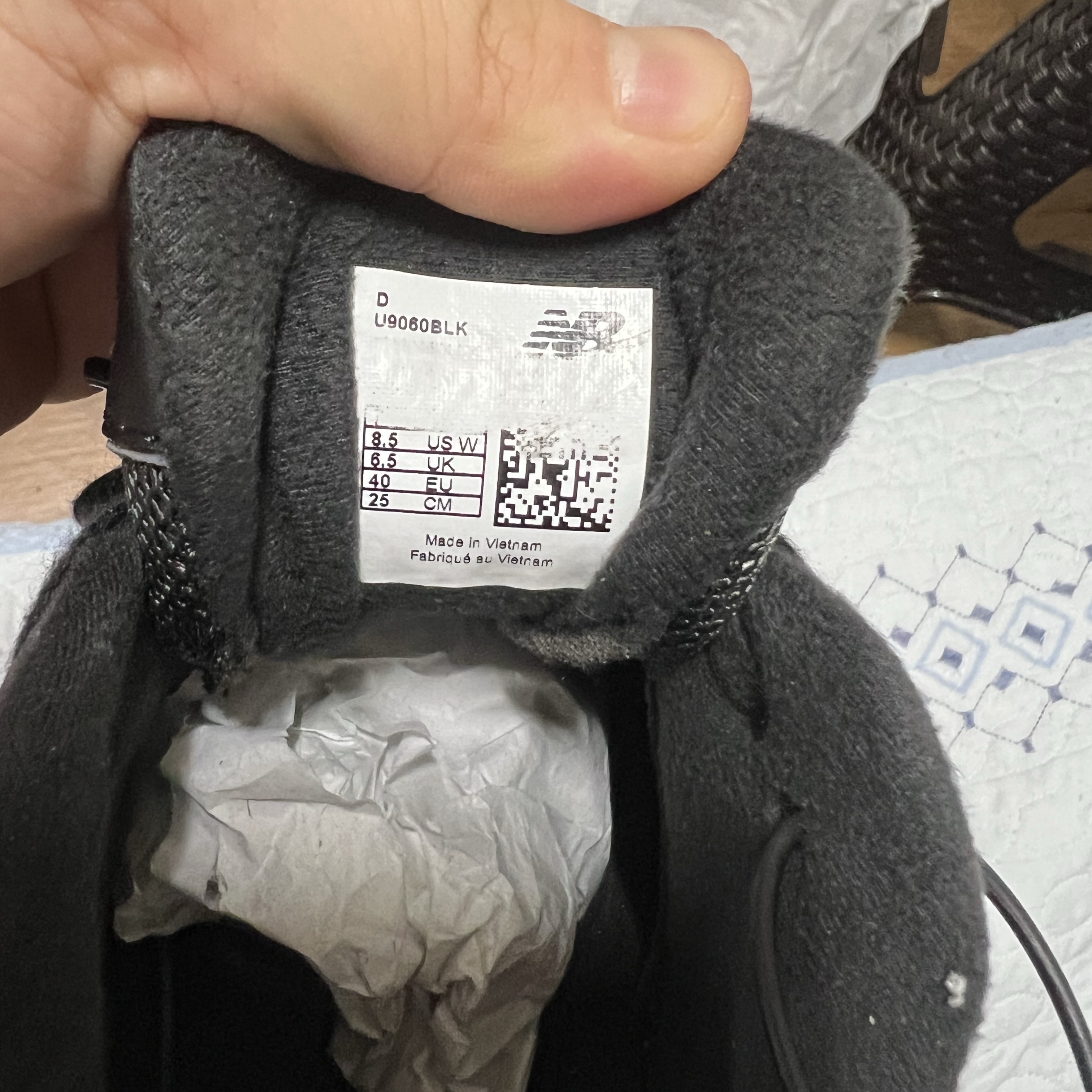 New Balance 9060 Black Castlerock 착용 스타일