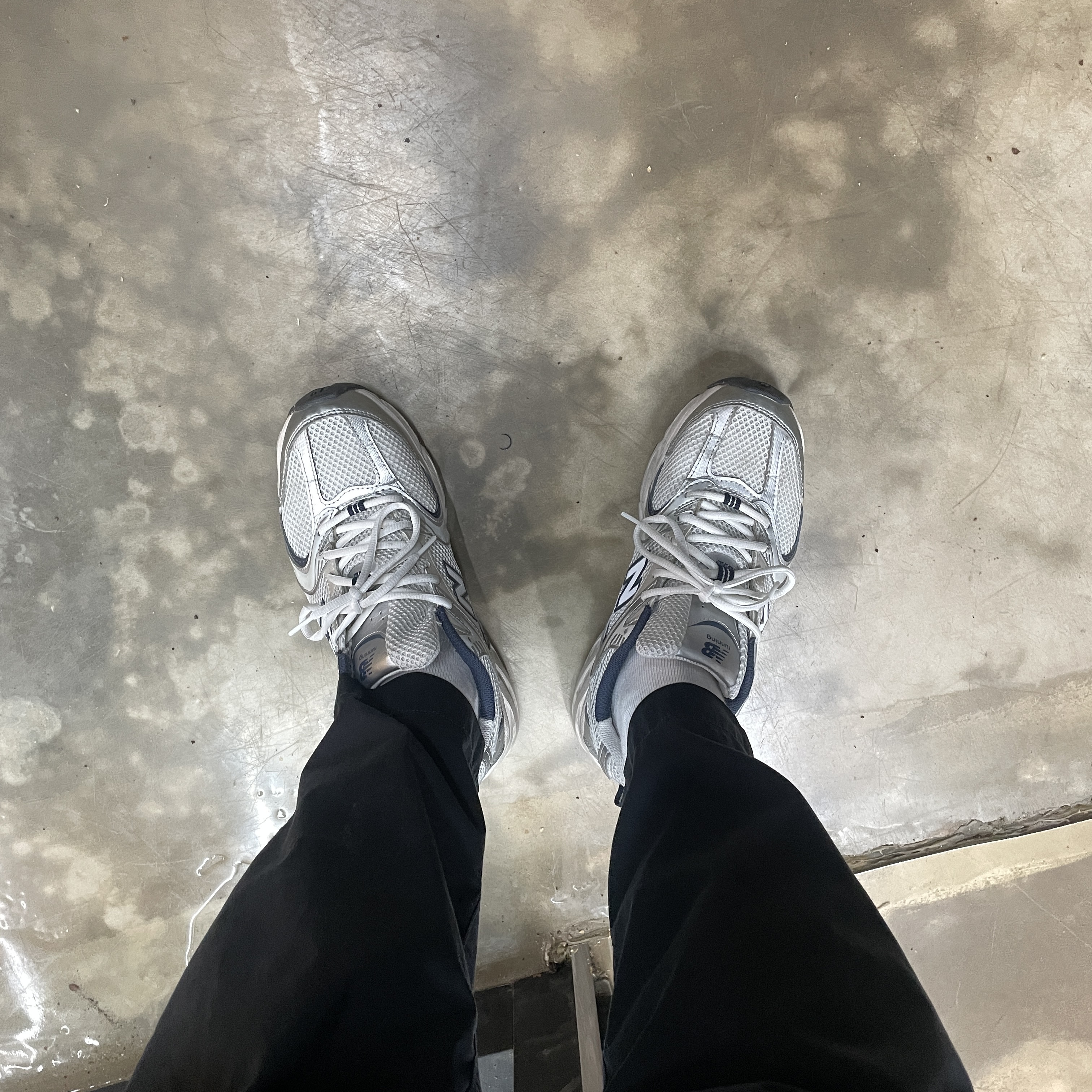 New Balance 530 Steel Grey 착용 스타일