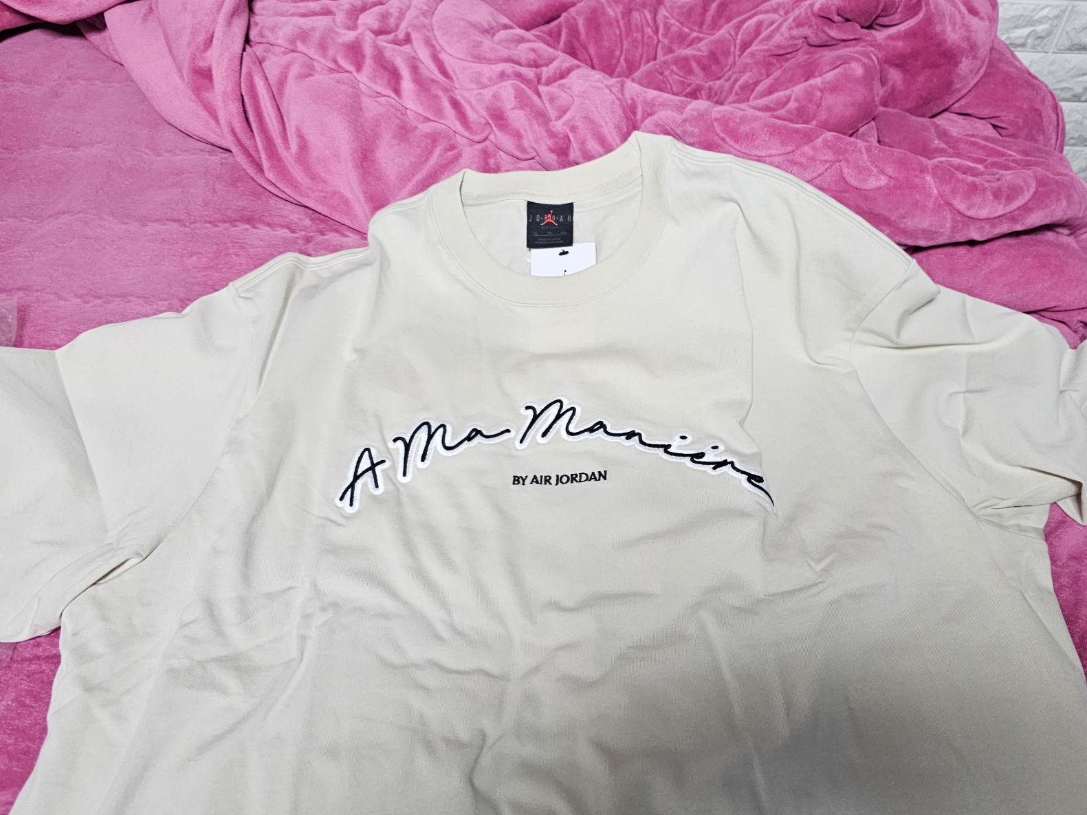 Jordan x A Ma Maniere T-Shirt Light Orewood Brown (FN0609-104) 착용 스타일
