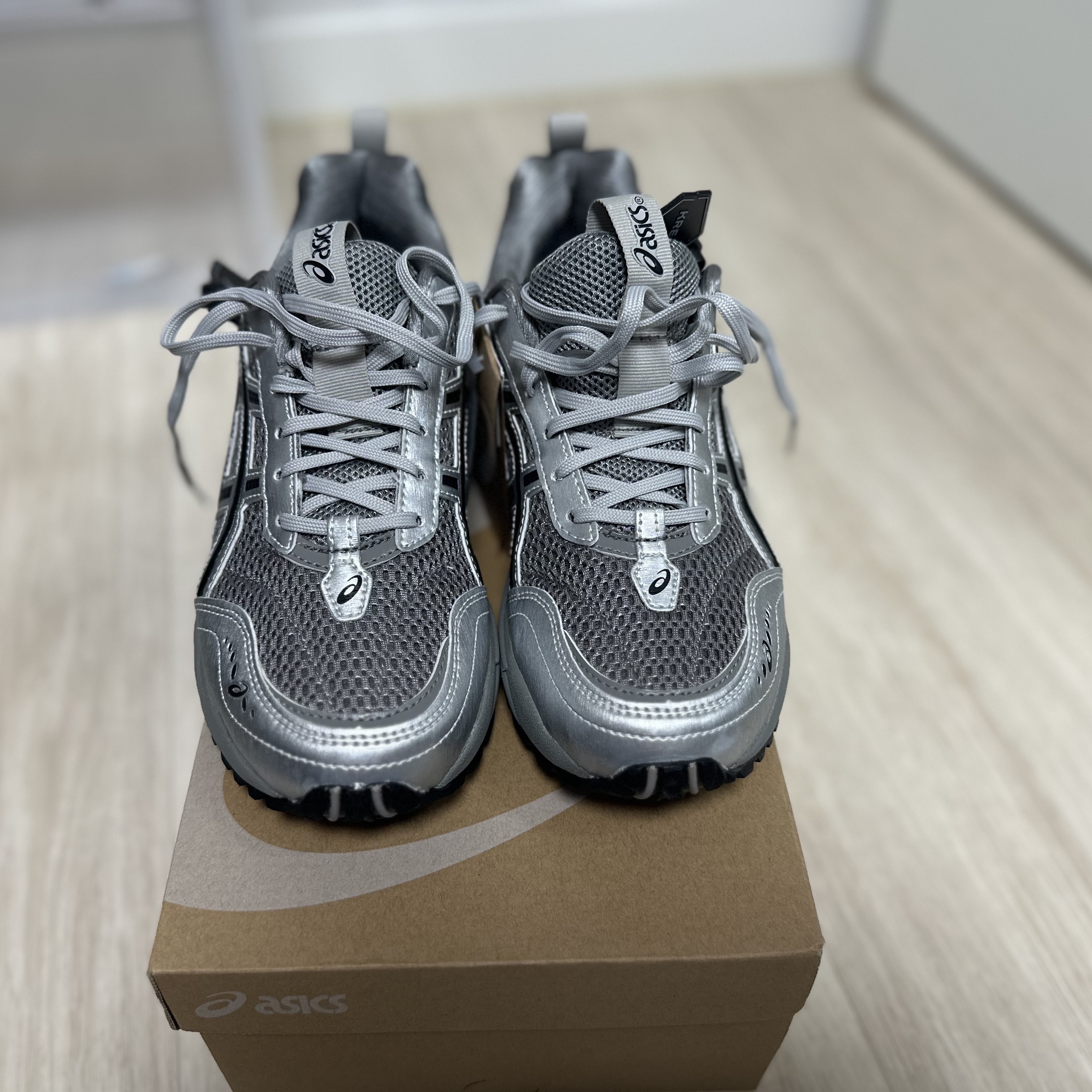 Asics x Freja Wewer Gel-1090 V2 Clay Grey Pure Silver 착용 스타일 - 2
