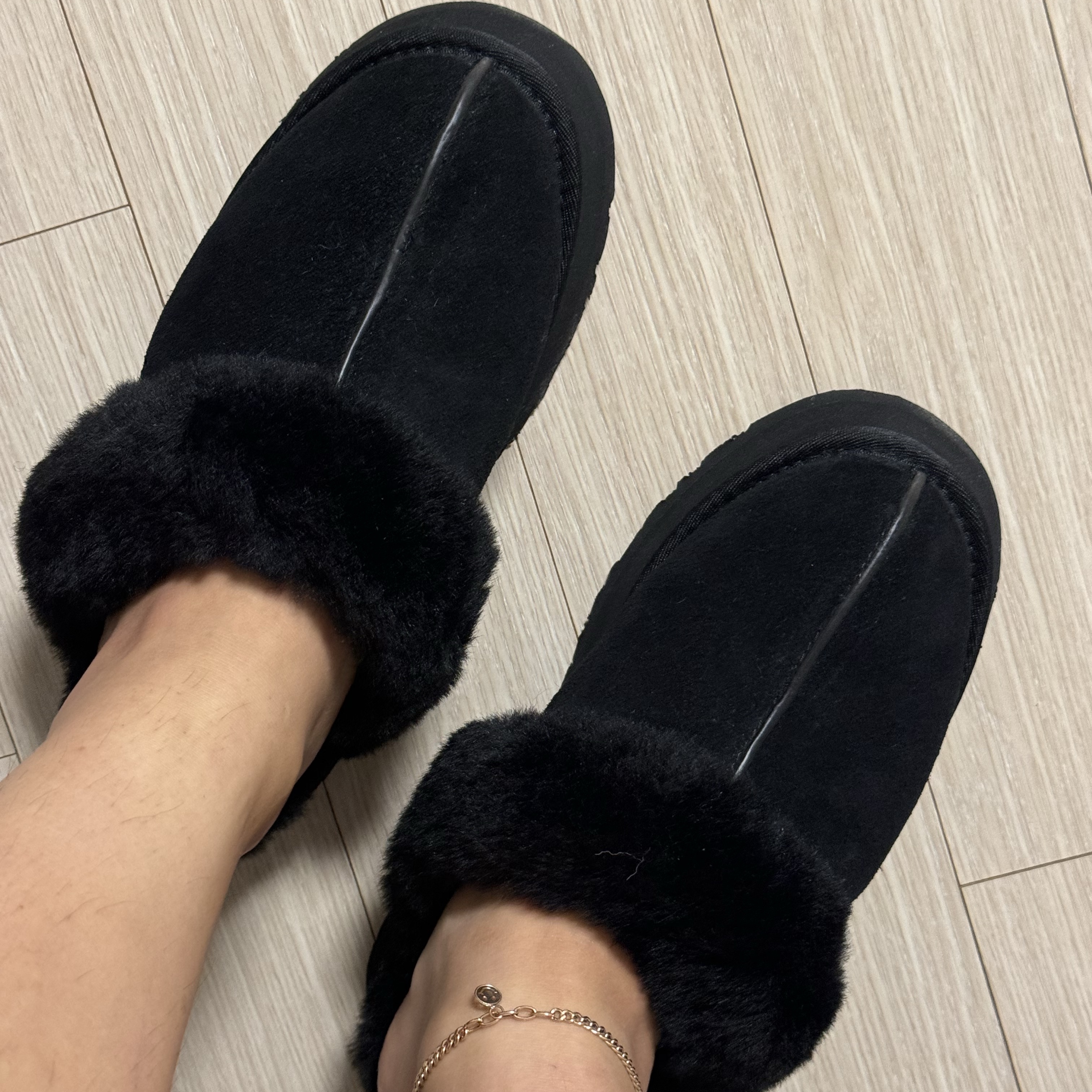 (W) UGG Disquette Slipper Black 착용 스타일