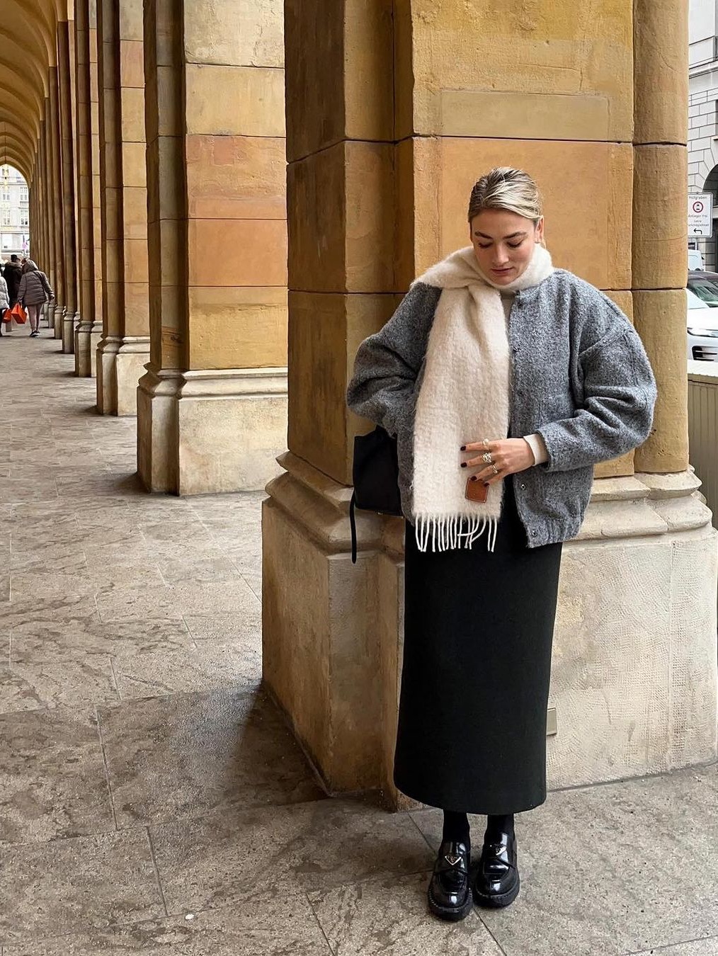 Loewe Wool and Mohair Muffler White 착용 스타일 - 4