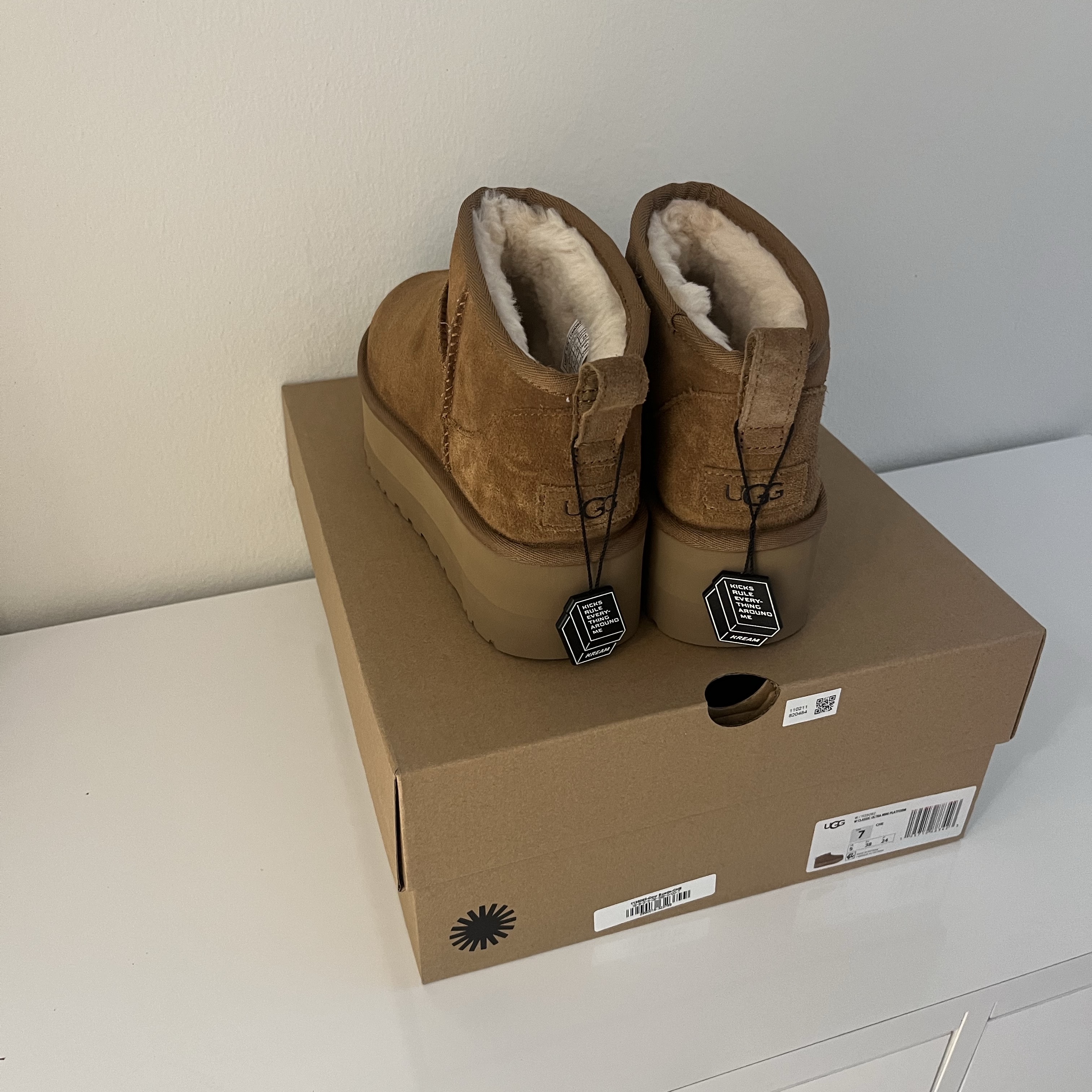 (W) UGG Classic Ultra Mini Platform Boots Chestnut 착용 스타일